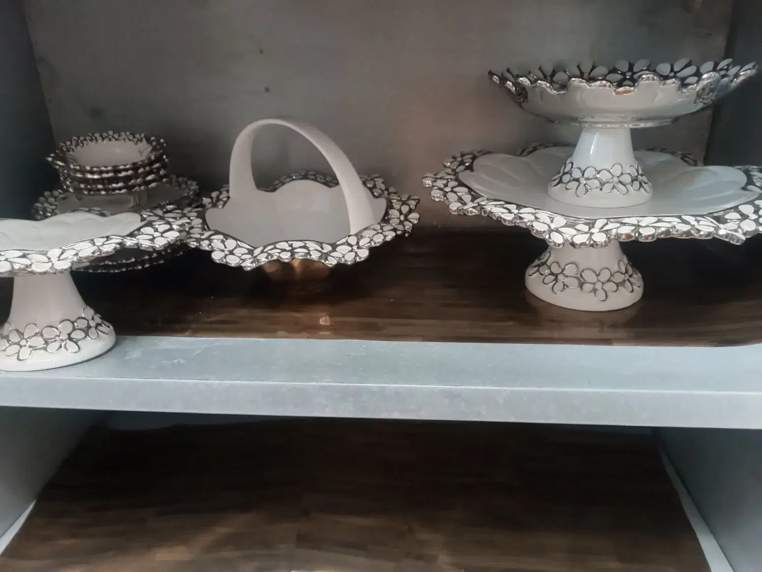 سرویس کریستال 30نفره و دوعدد سرویس پذیرایی دیگر|حراج|هشتگرد, شهرک وحدت|دیوار