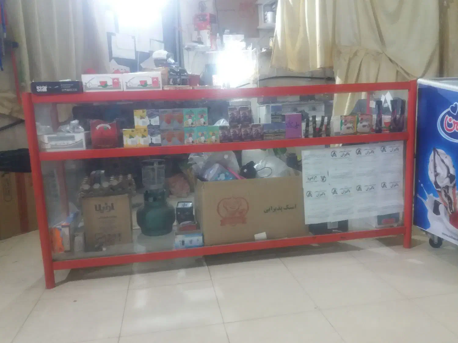 ویترین درحد نو ۲متری شیشه ۶میل|بوفه، ویترین، کنسول|زرین دشت (همدان), |دیوار