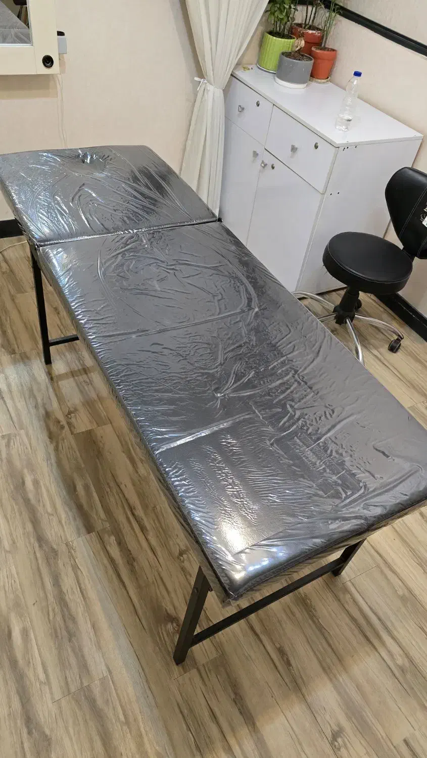 تخت مژه|آرایشگاه و سالنهای زیبایی|بندرعباس, |دیوار