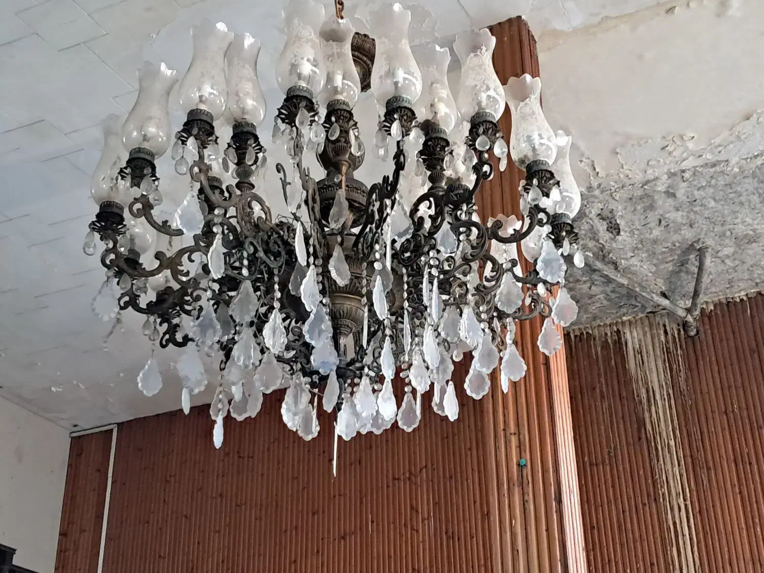 لوستر قدیمی بسیارنفیس پرشاخه|لوستر و چراغ آویز|خرم‌آباد (تنکابن), |دیوار