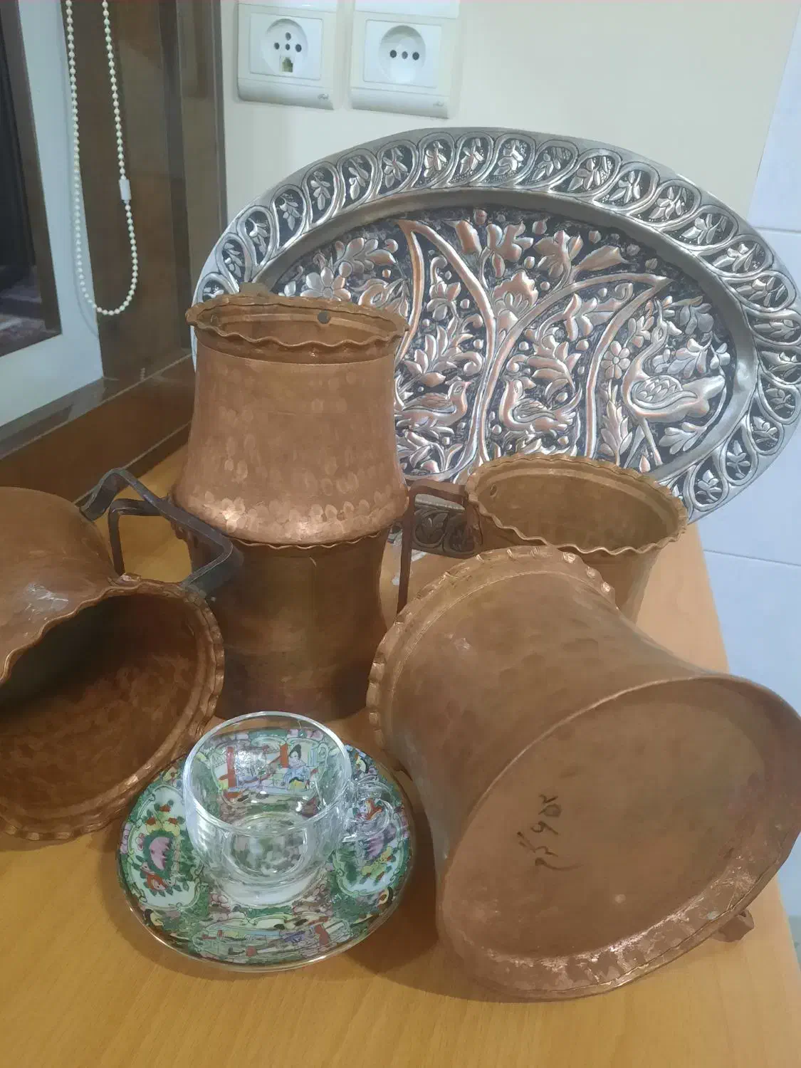 دیس مسی قدیمی قلم زنی معاصر|کلکسیون اشیاء عتیقه|نجف‌آباد, فرخی|دیوار