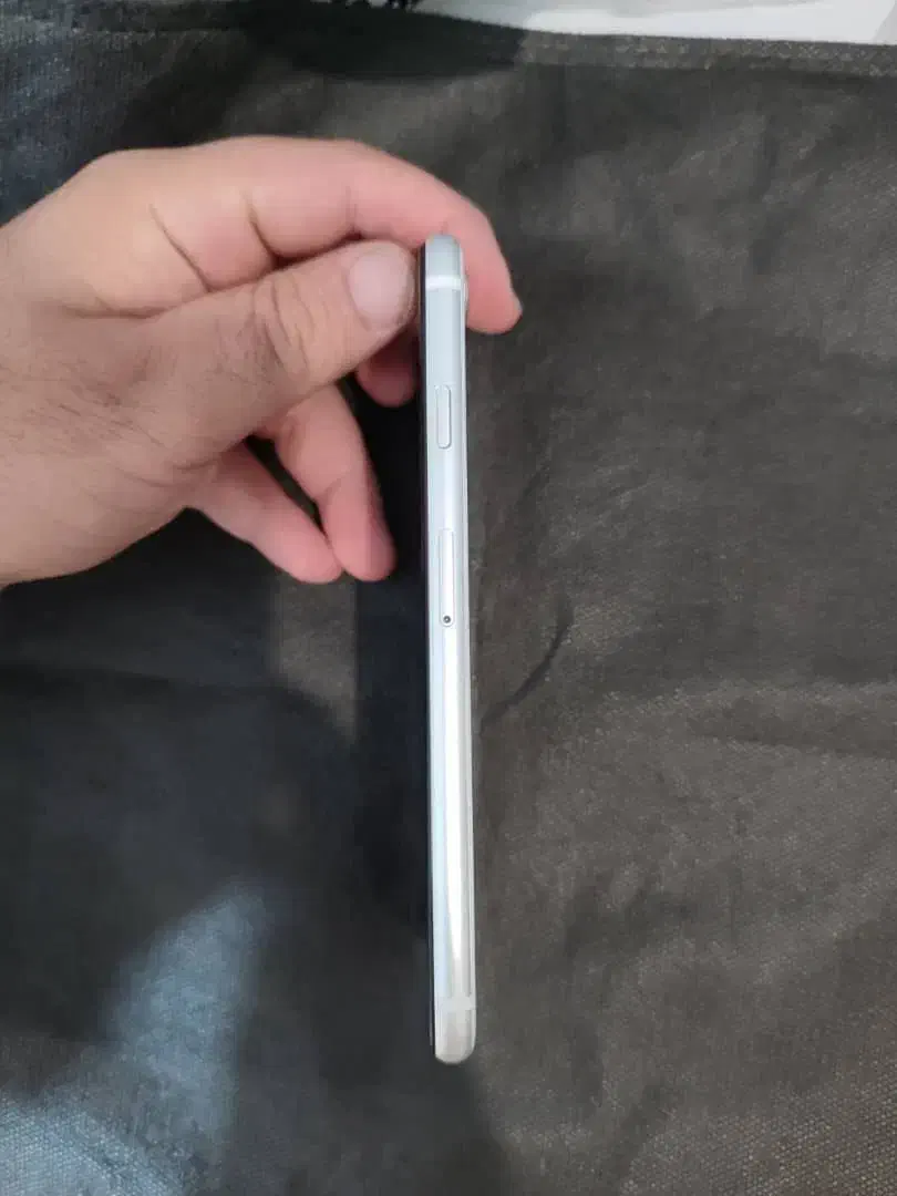 ایفون se 2020 128|موبایل|کرج, کوی امامیه|دیوار