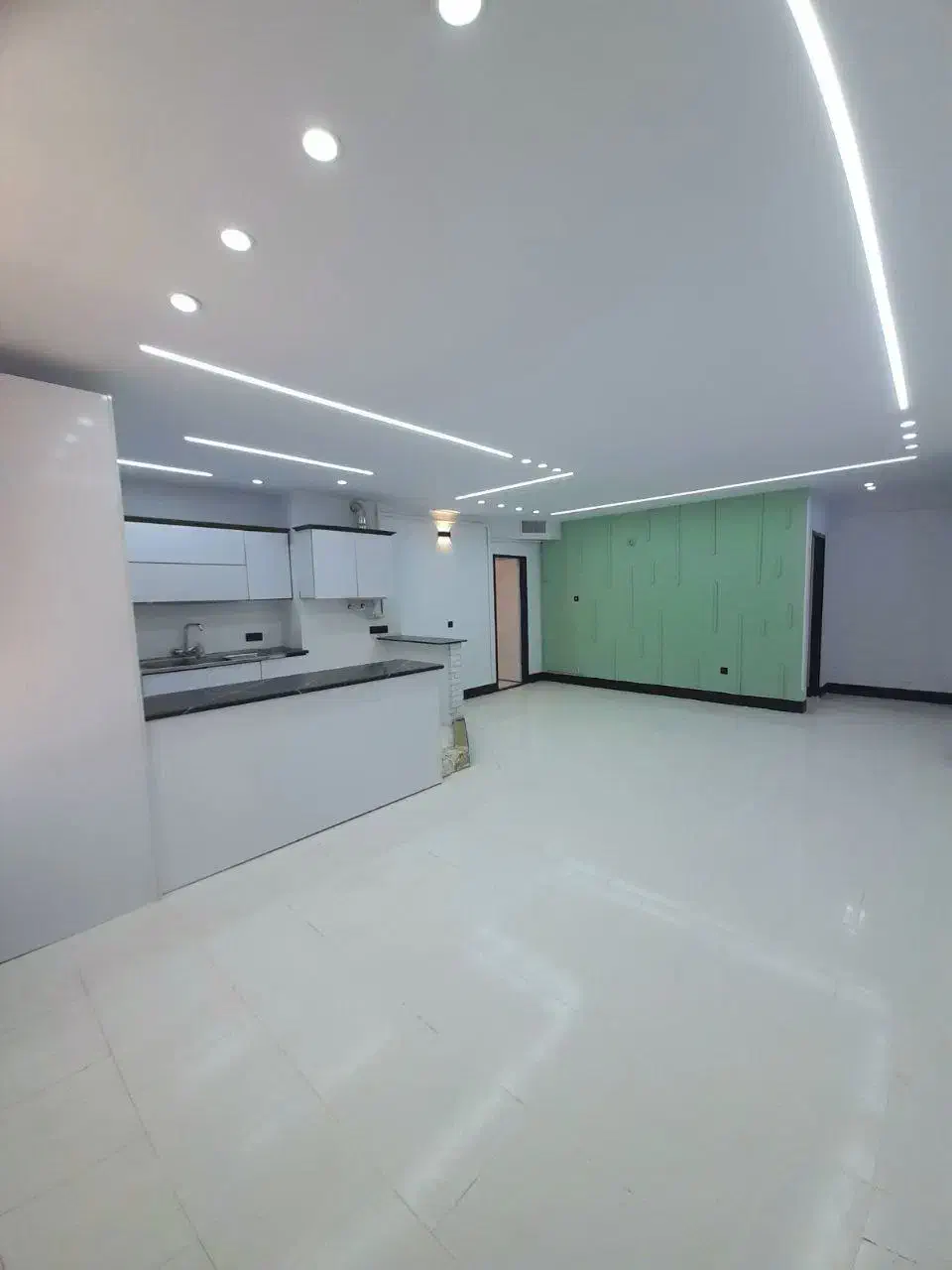 ۸۲ متری    رو به نما  پارکینگ سندی   نوسازی شده|فروش آپارتمان|تهران, وردآورد|دیوار