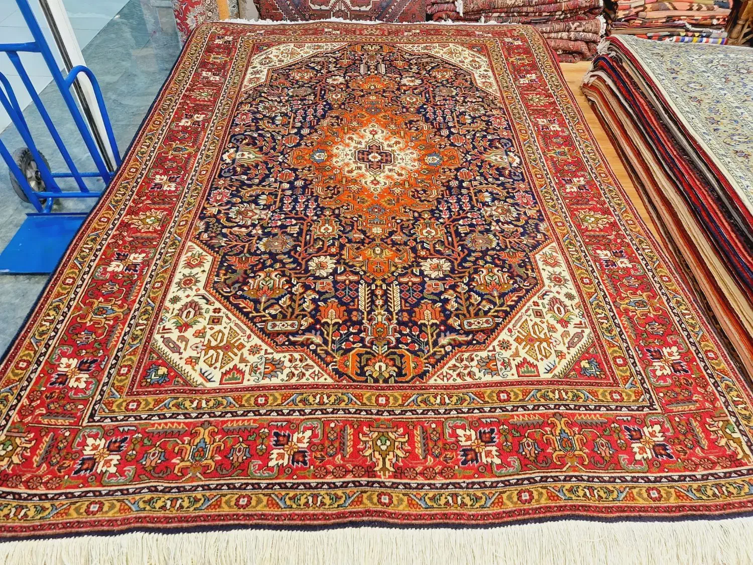 جفت۶متری دستباف زمینه سرمه ای نقشه قبا|فرش|تهران, اکباتان|دیوار