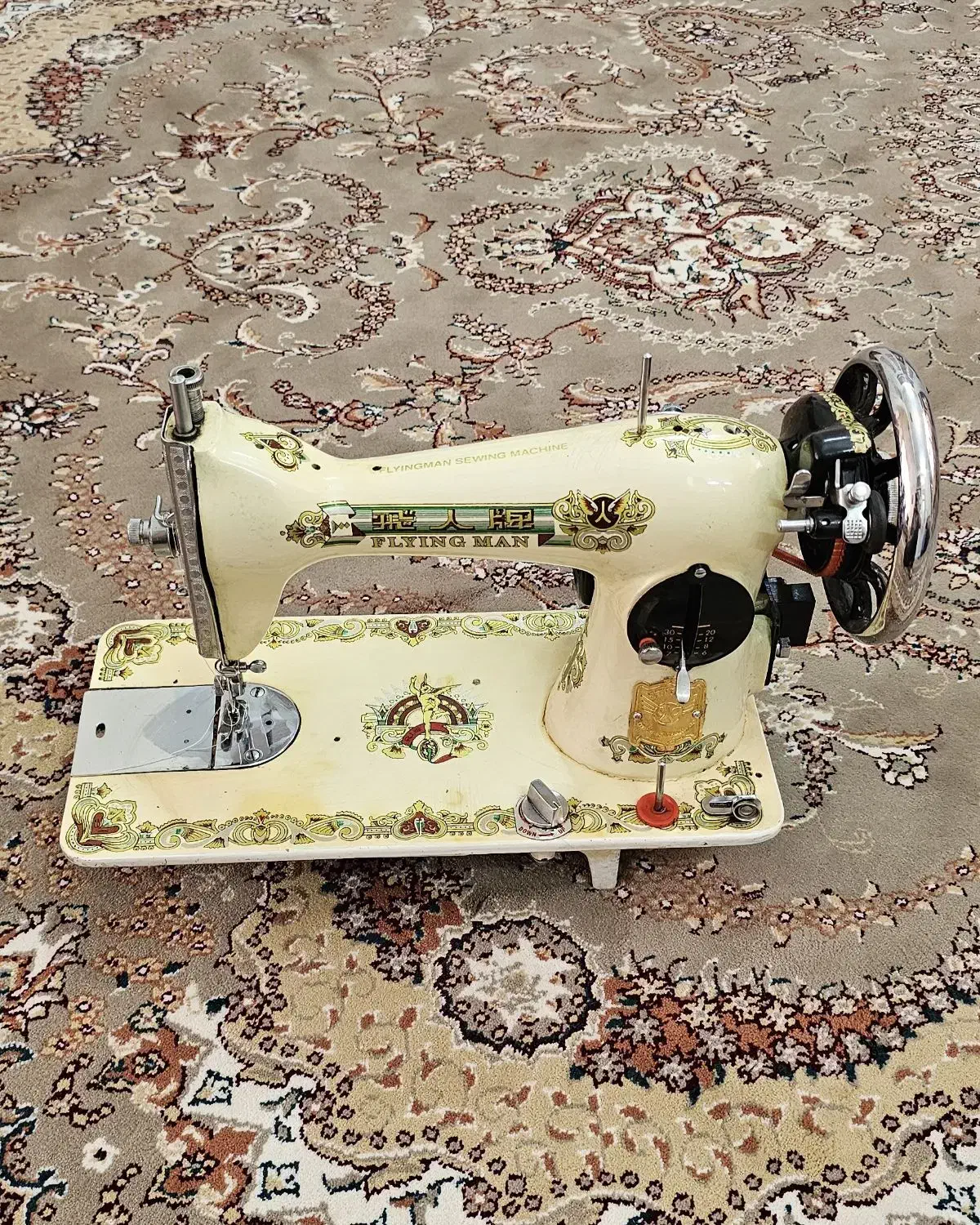 چرخ خیاطی|چرخ خیاطی و ریسندگی|کاشان, زیدی|دیوار