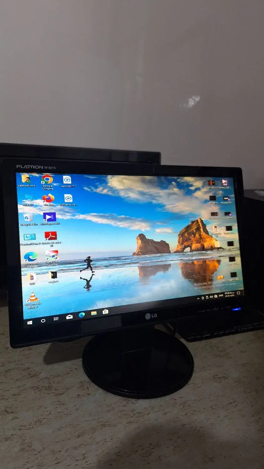 مانیتور کامپیوتر(LG) ۱۹ اینچ زیر قیمت|قطعات و لوازم جانبی رایانه|اصفهان, باتون|دیوار