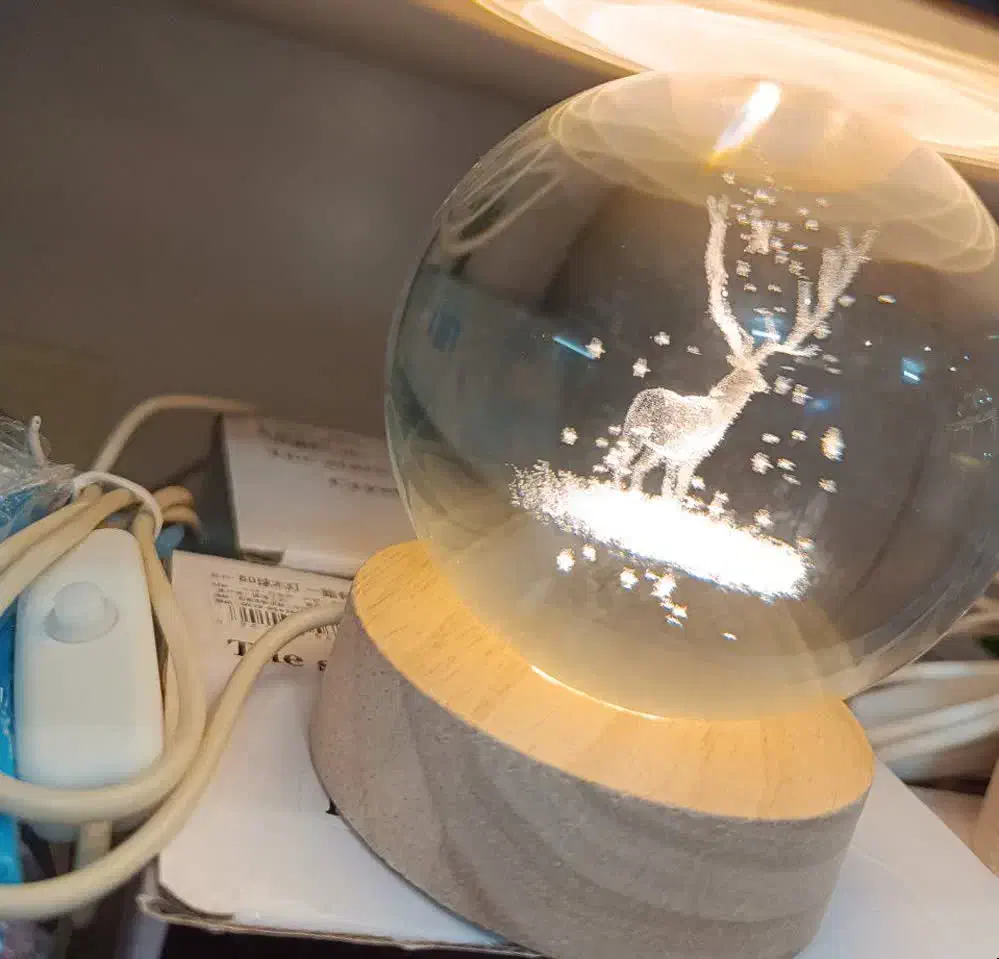 گوی کریستال .)چراغ خواب|چراغ خواب و آباژور|قم, دروازه ری|دیوار