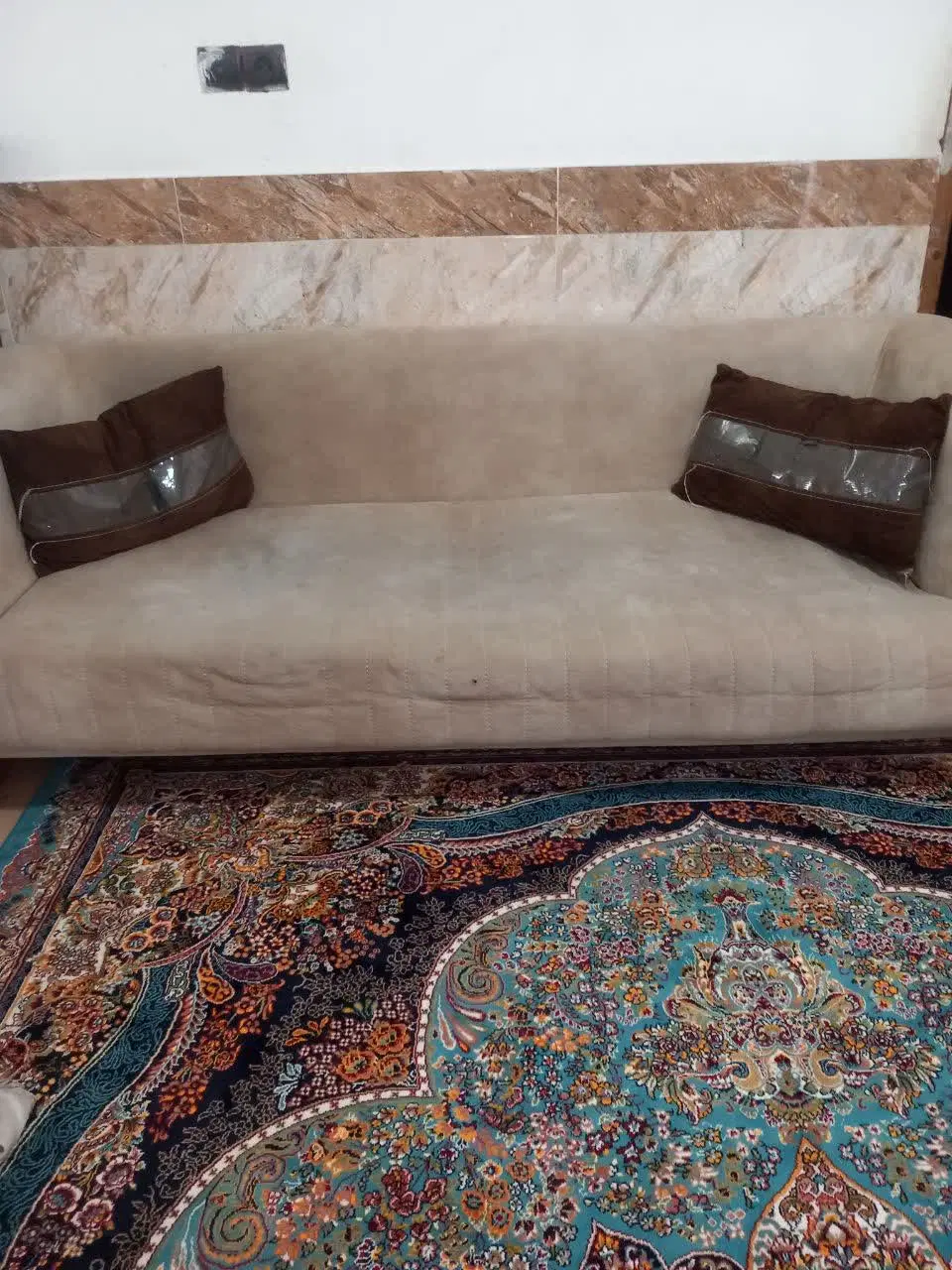 مبل|مبلمان خانگی و میز عسلی|گتاب, |دیوار