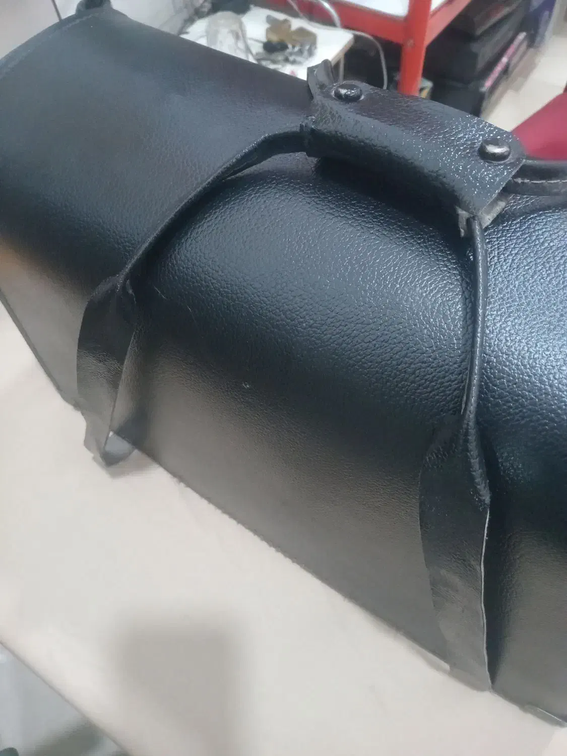 چرخ خیاطی روسی جعبه چرمی|چرخ خیاطی و ریسندگی|بومهن, |دیوار