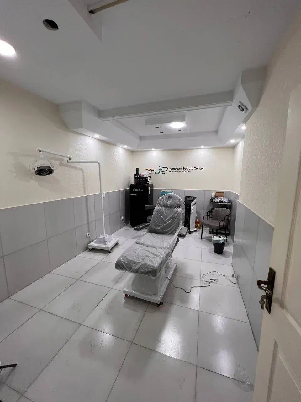 واگذاری اتاق از کلینیک زیبایی|اجارهٔ دفتر کار، اتاق اداری، مطب|تهران, اختیاریه|دیوار