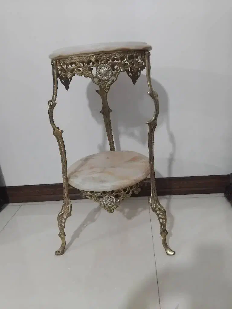 میز تلفن برنز و ساعت مچی زنانه و مردانه|میز تلفن|مشکیندشت, |دیوار