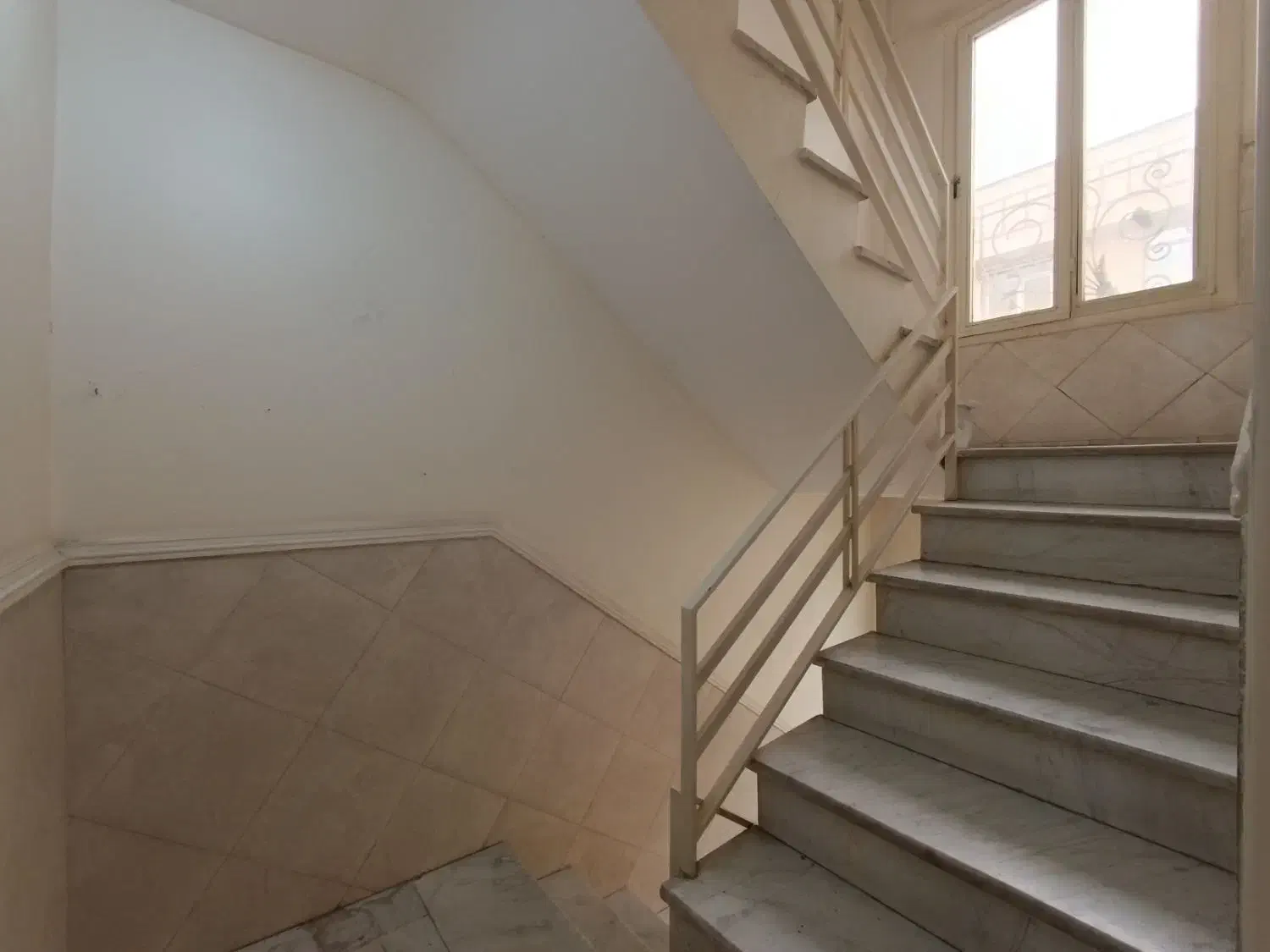 ۶۰ متر/ تکواحدی/ پارکینگ اصلی/ پرستار افراسیابی