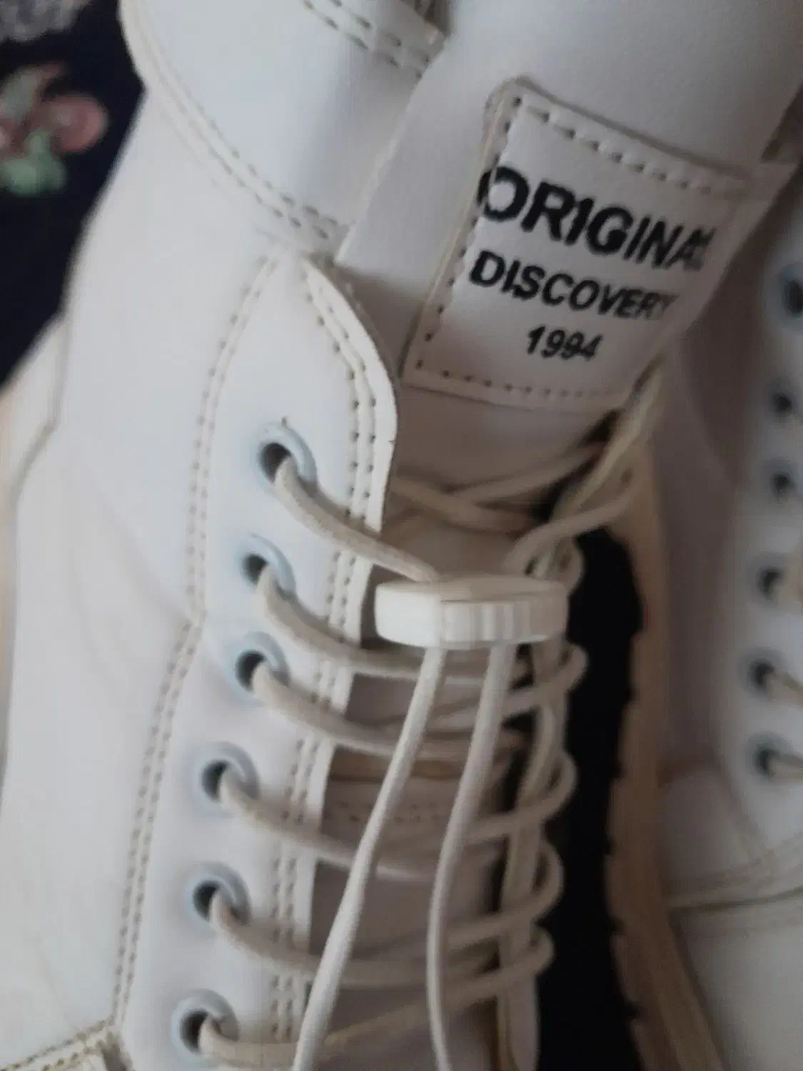 بوت سفید|کیف، کفش، کمربند|ایذه, |دیوار