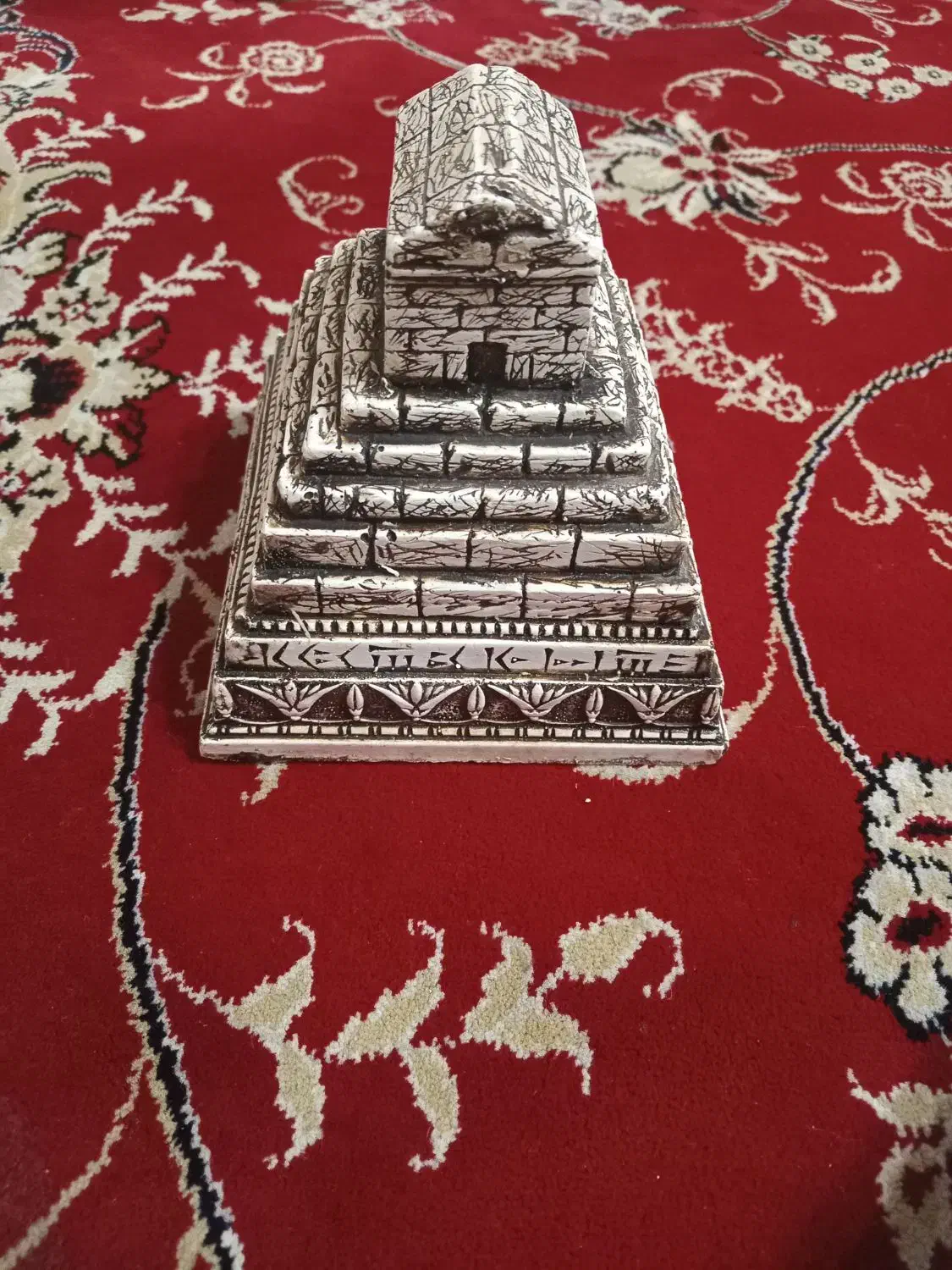 مجسمه ی مقبره کورش|مجسمه، تندیس، ماکت|اصفهان, قائمیه|دیوار