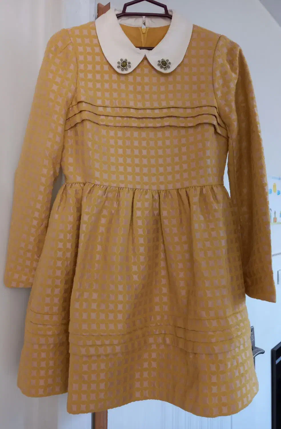 لباس مجلسی|لباس|دورود, |دیوار