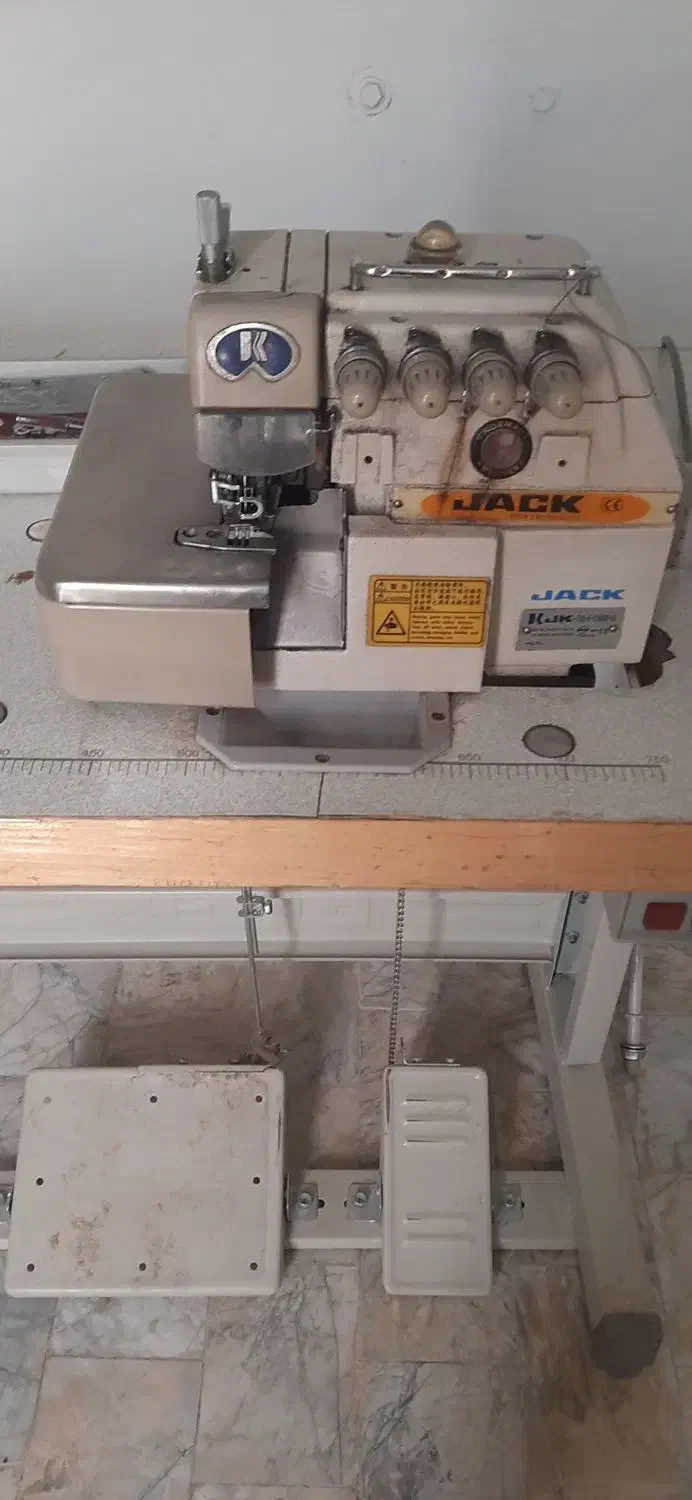 چرخ خیاطی پنج نخ در حد|چرخ خیاطی و ریسندگی|ساروق, |دیوار