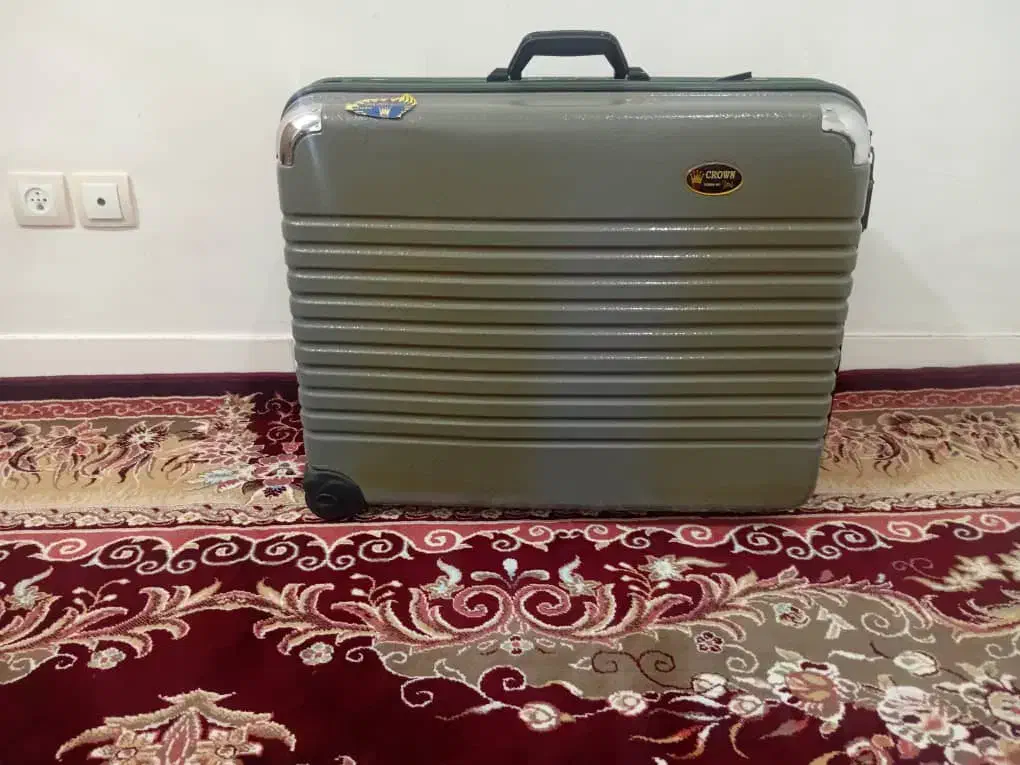 چمدون|کیف، کفش، کمربند|بابا حیدر, |دیوار