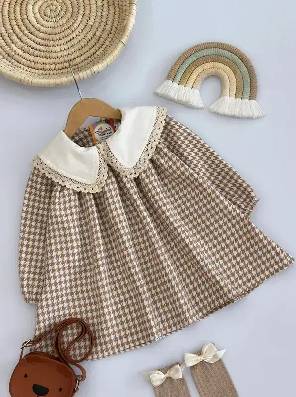 دورس یلدایی|کفش و لباس بچه|رباط‌کریم, رباط‌کریم|دیوار