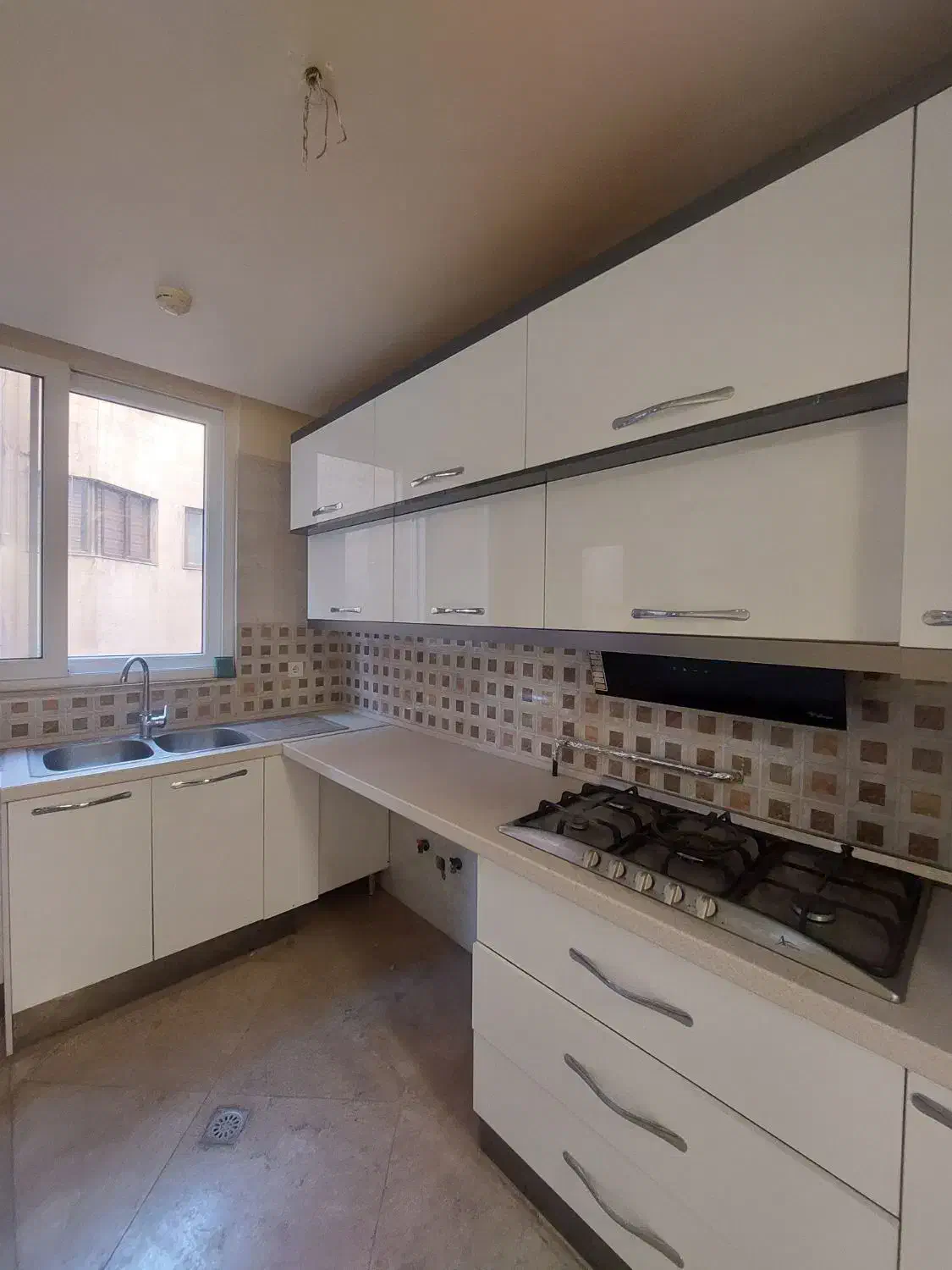 برج باغ۱۰۰ متر/دوخواب /تراس/خیابان اصلی ولنجک