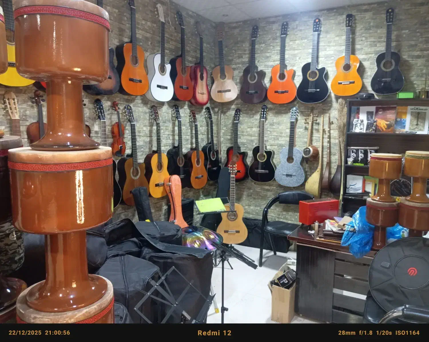 تنبک  ویولن|سازهای سنتی|قوچان, |دیوار