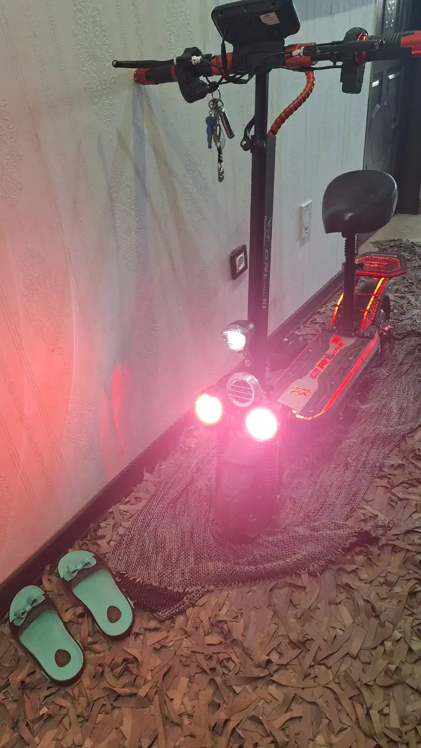 اسکوتر روهان وینگ قیمت نو ۸۰ قیمت من ۷۰|دوچرخه، اسکیت، اسکوتر|شیراز, ریشمک|دیوار