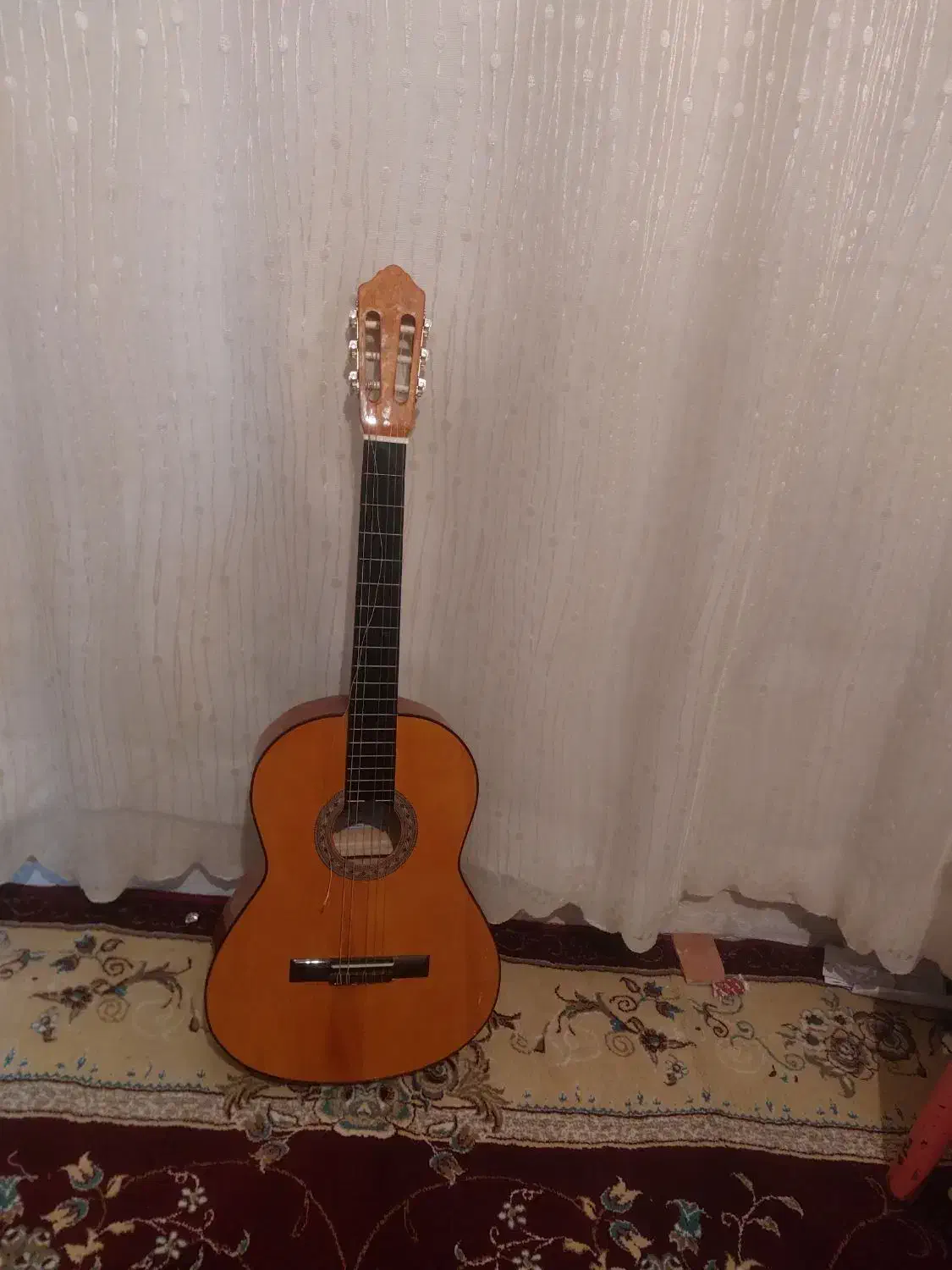 یک عدد گیتار با همراه کاور گیتار|گیتار، بیس، امپلیفایر|اسلام‌‌آباد غرب, |دیوار