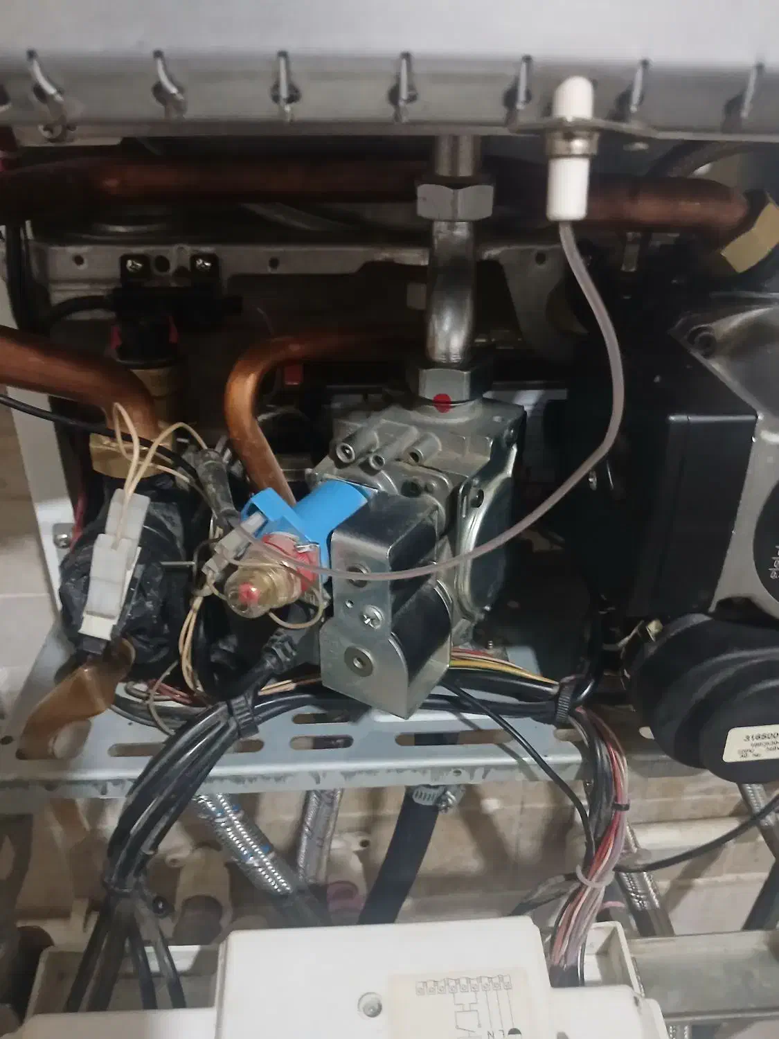 تاسیسات حمید لوله کشی آب سرویس پکیچ آبگرمکن بخاری|خدمات پیشه و مهارت|بروجرد, |دیوار