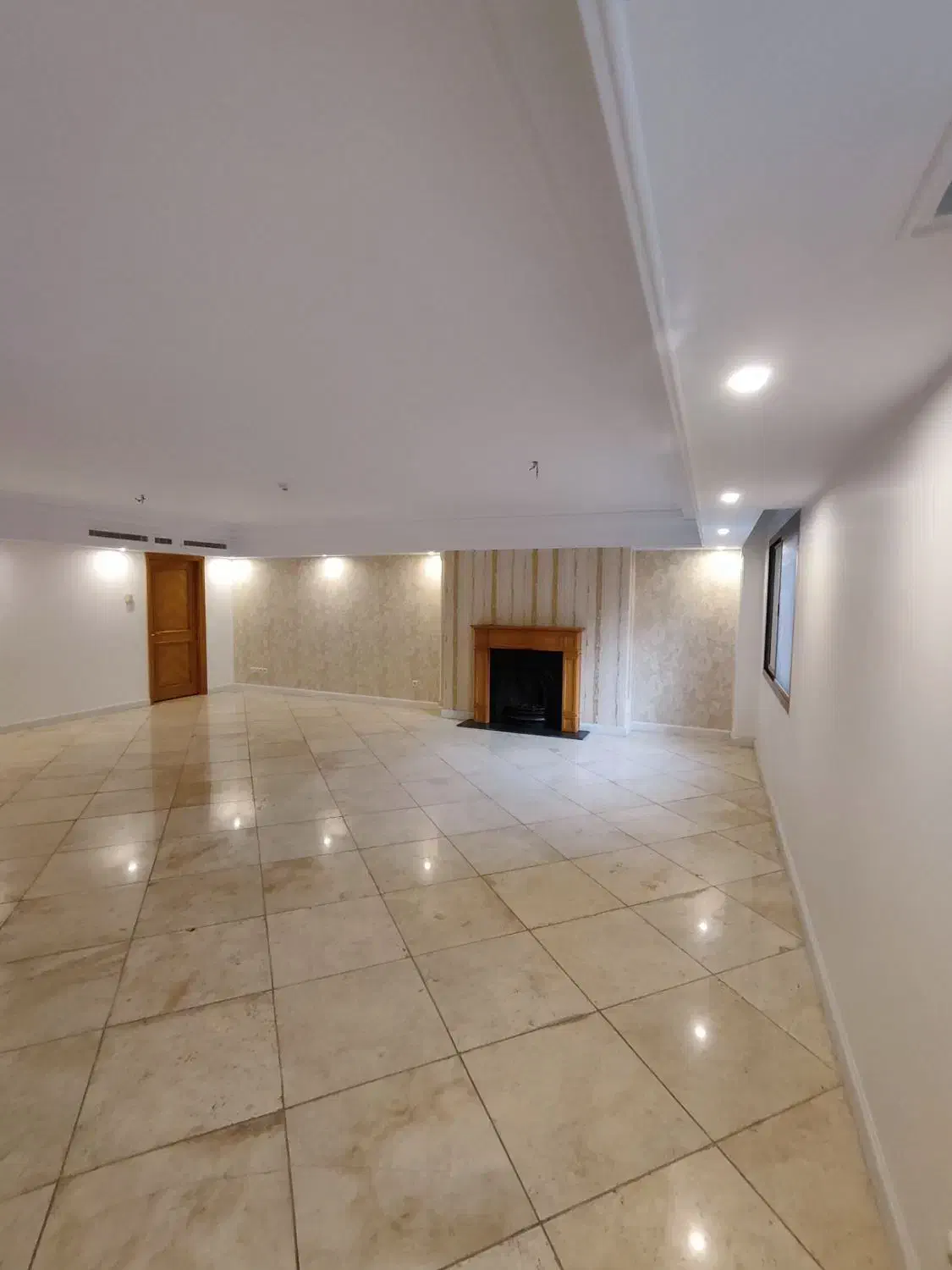 فرشته/420م 4خ+تراس وسیع/بهترین لوکیشن/قیمت اکازیون