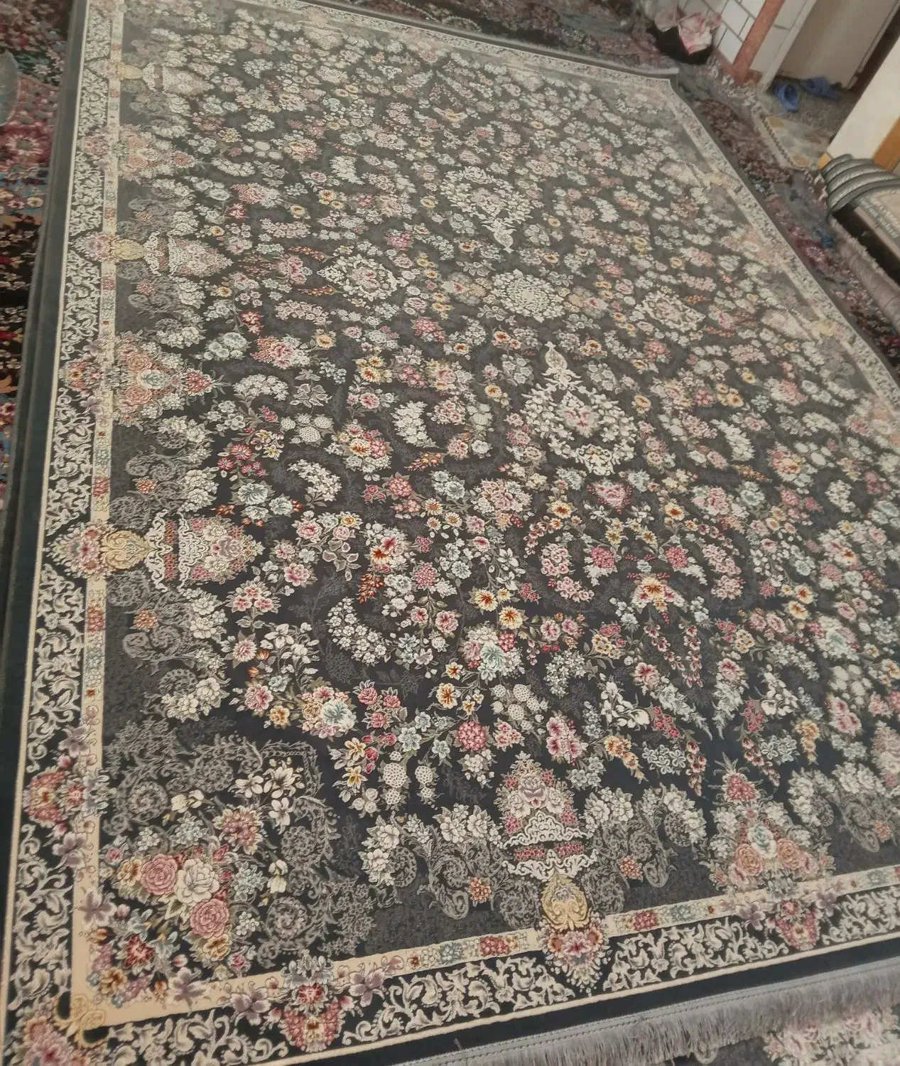 ۴ تا فرش ۹ متر ۱۲۰۰ شانه تراکم ۳۶۰۰ گلبرجسته پلمپ|فرش|خرمآباد, |دیوار