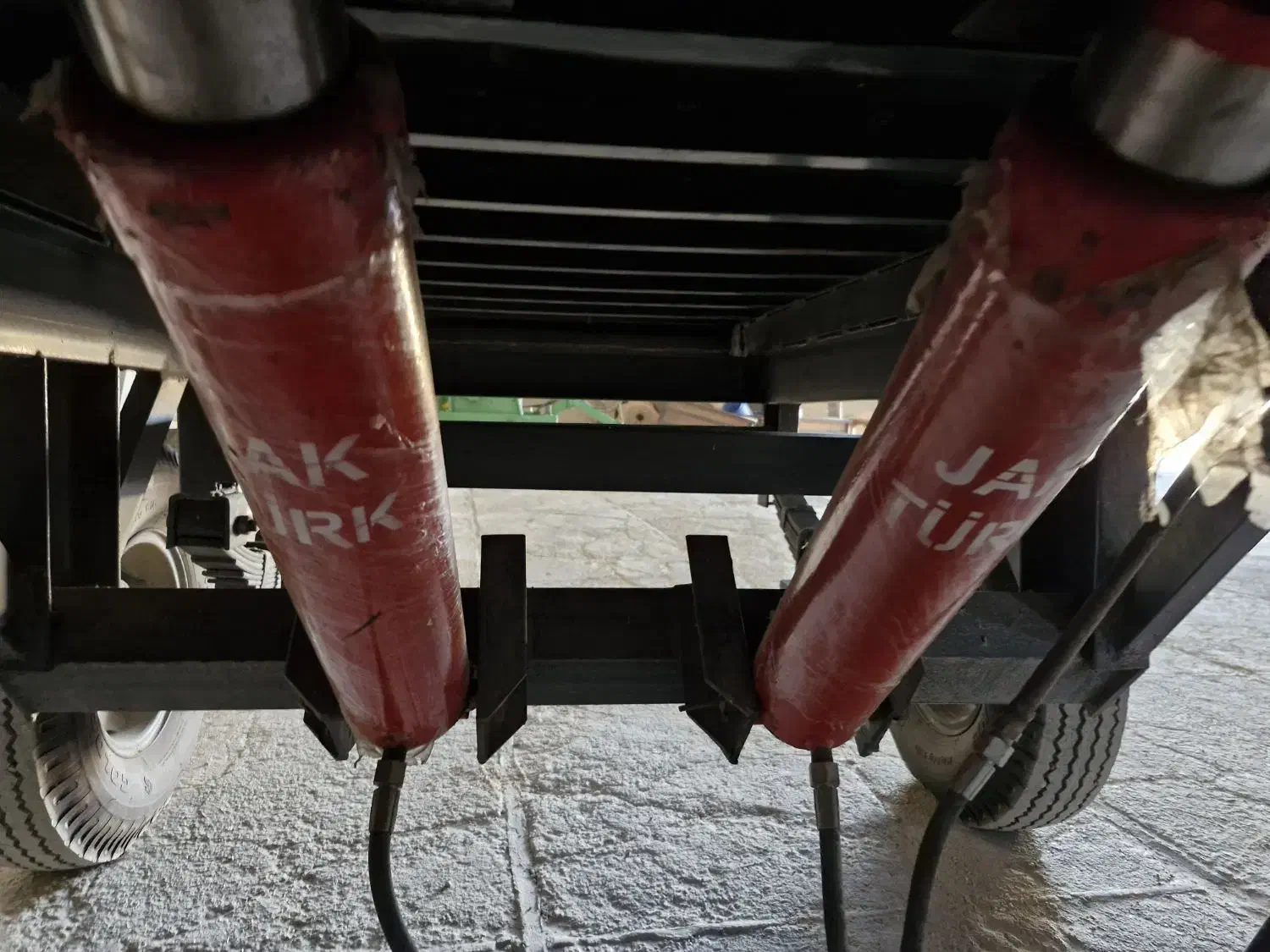 تریلی چهار چرخ تقویت شده دو جکه لاستیک خاوری ر|ماشینآلات صنعتی|زنجان, |دیوار