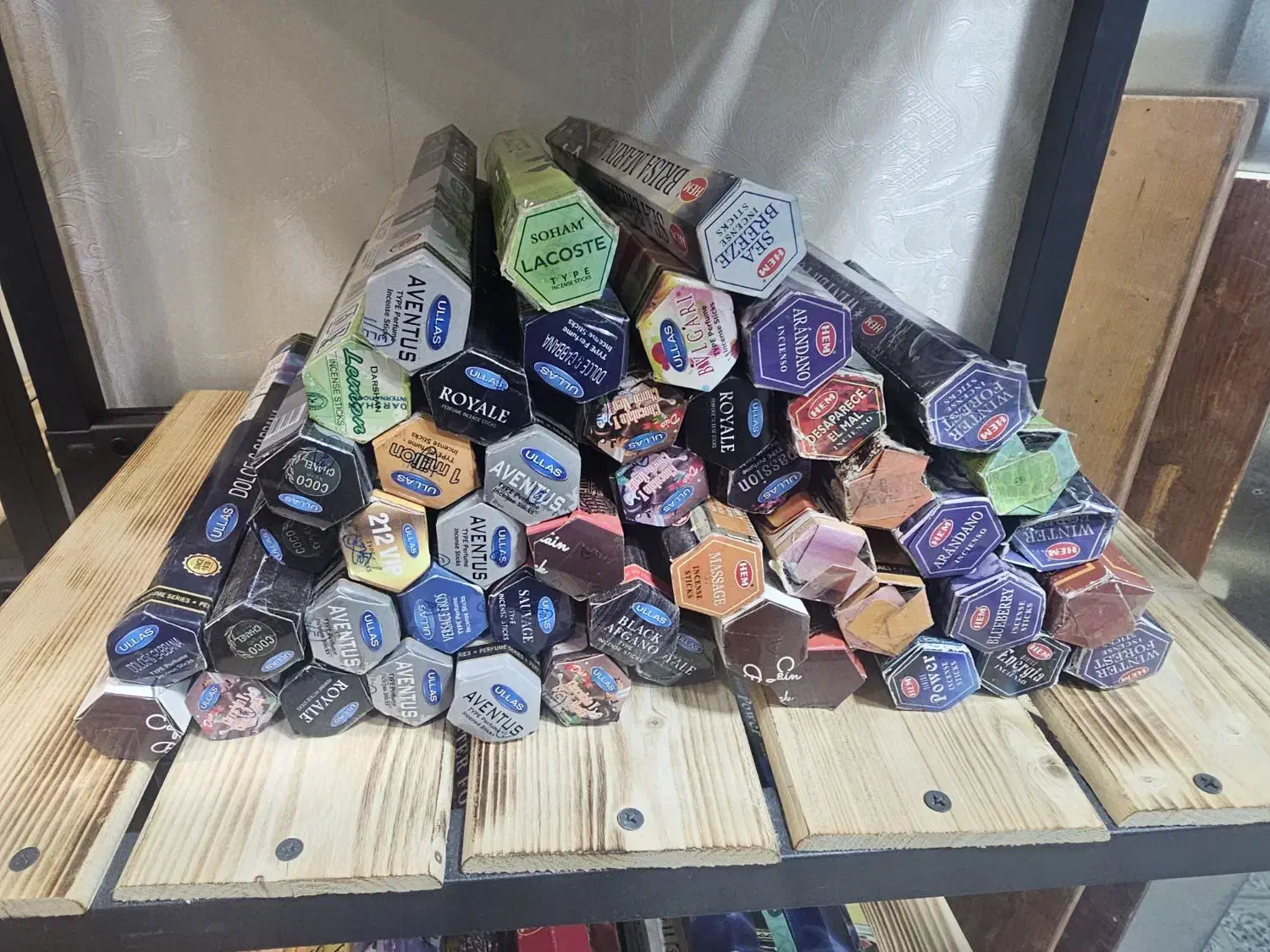 فروش تعدادی عود|آرایشی، بهداشتی، درمانی|اصفهان, سپاهان‌شهر|دیوار