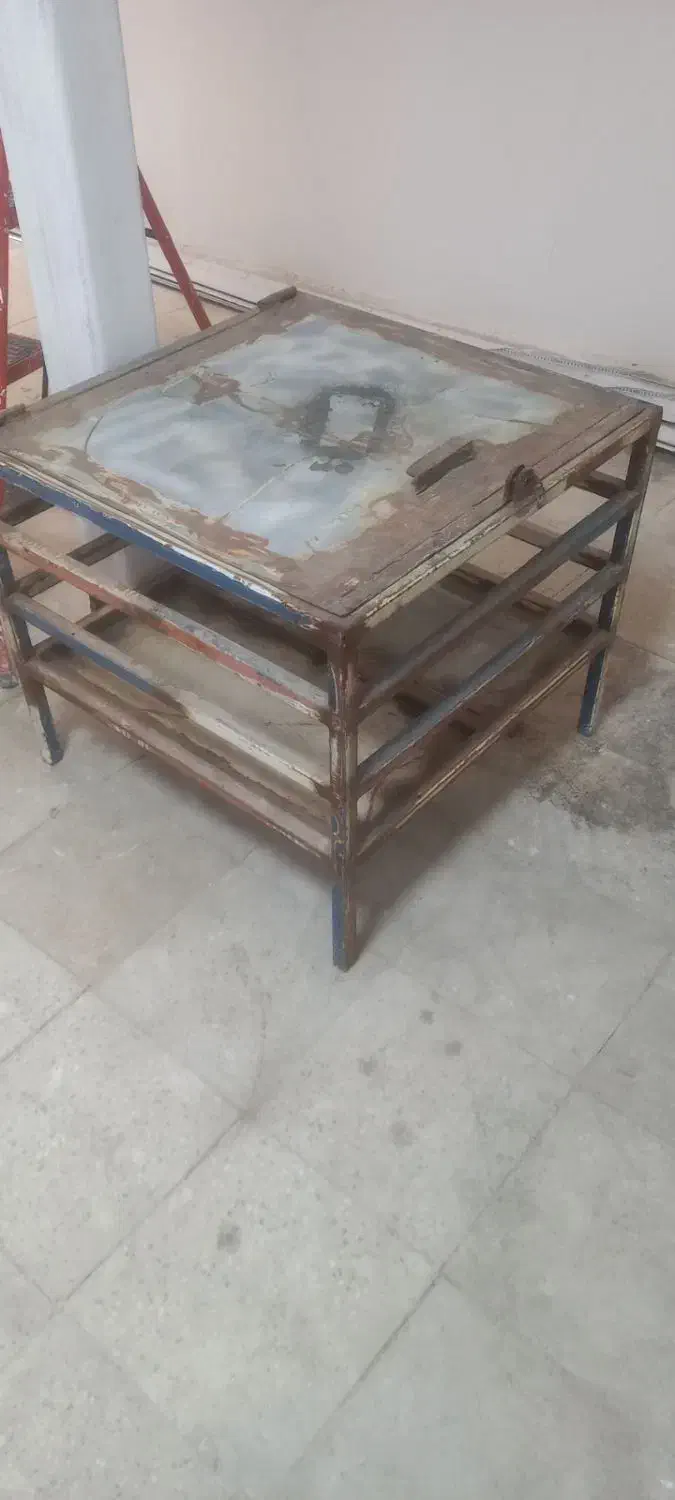 یک عدد قفس اهنی و دی وی دی نو|لوازم جانبی حیوانات|بروجرد, |دیوار