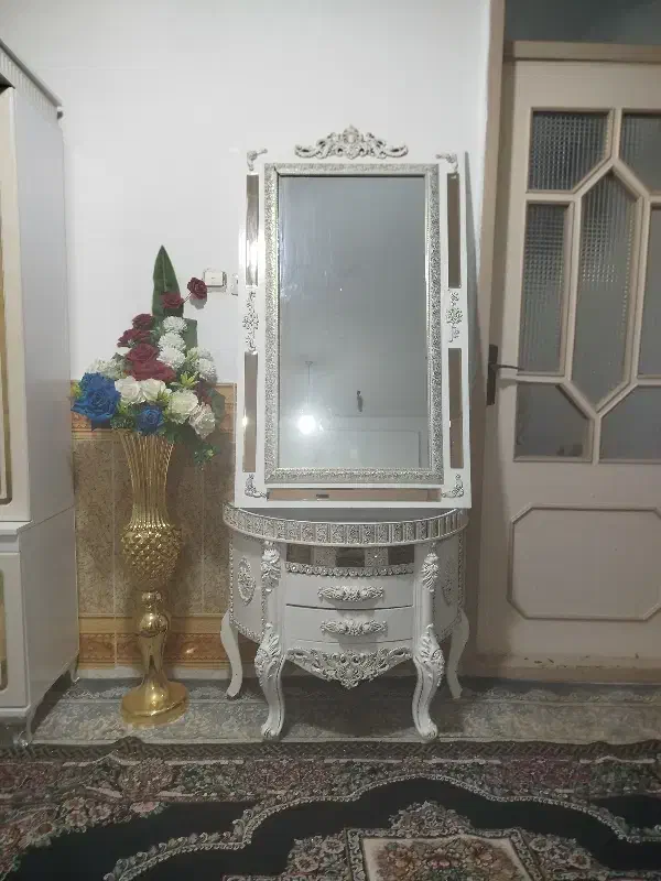 آینه با میزش به فروش می‌رسد|مبلمان خانگی و میز عسلی|تربت‌حیدریه, حاجی یار‎|دیوار