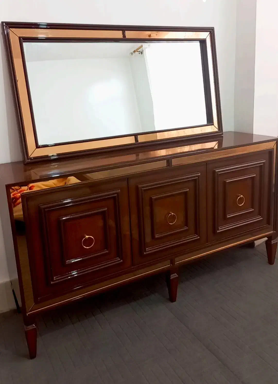 آیینه کنسول|بوفه، ویترین، کنسول|تربت جام, فاز ۱ فرهنگیان|دیوار