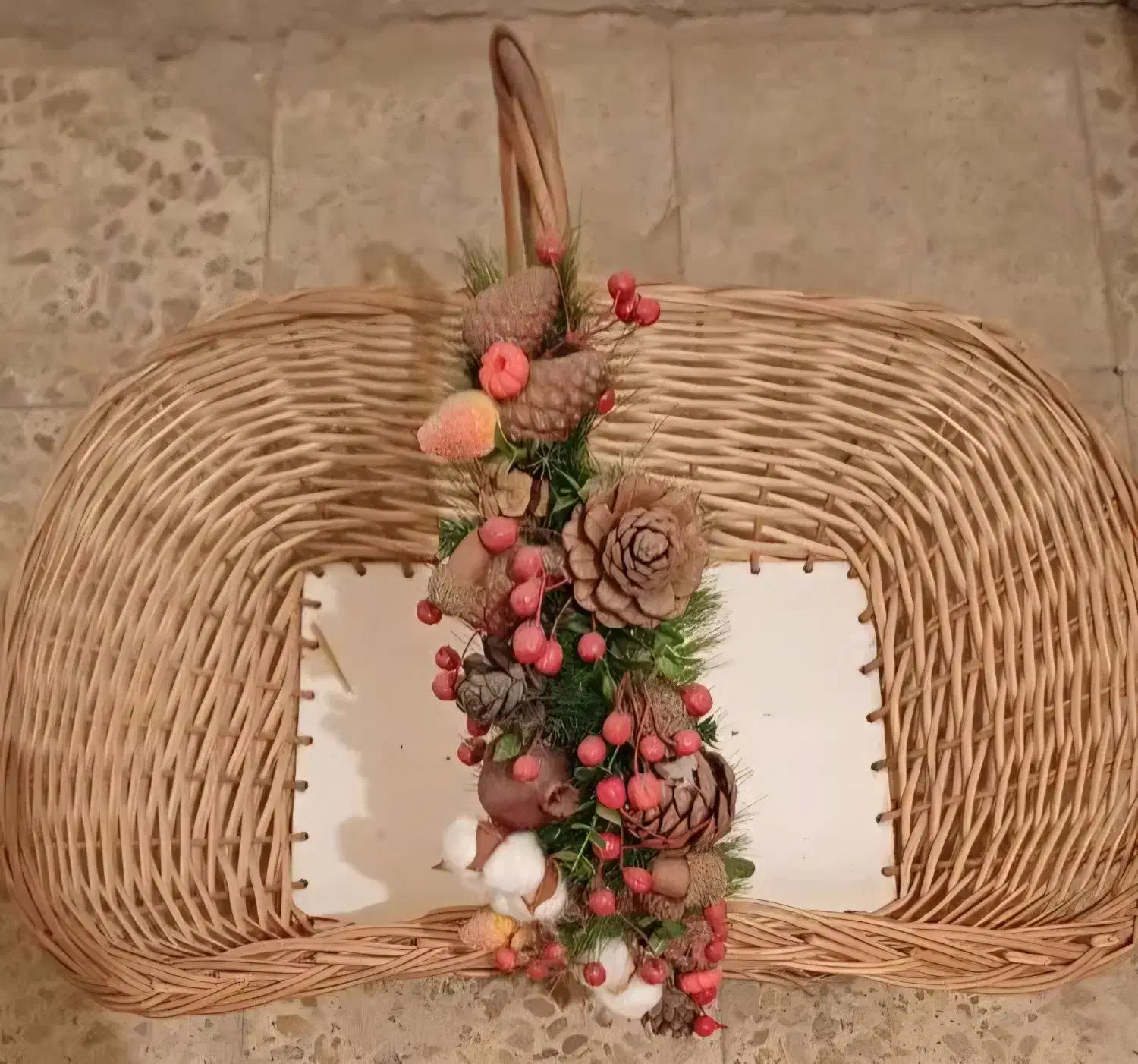 سبد حصیر بافت چوبی تزئین شده|صنایع دستی و سایر لوازم تزئینی|قم, امامزاده ابراهیم|دیوار