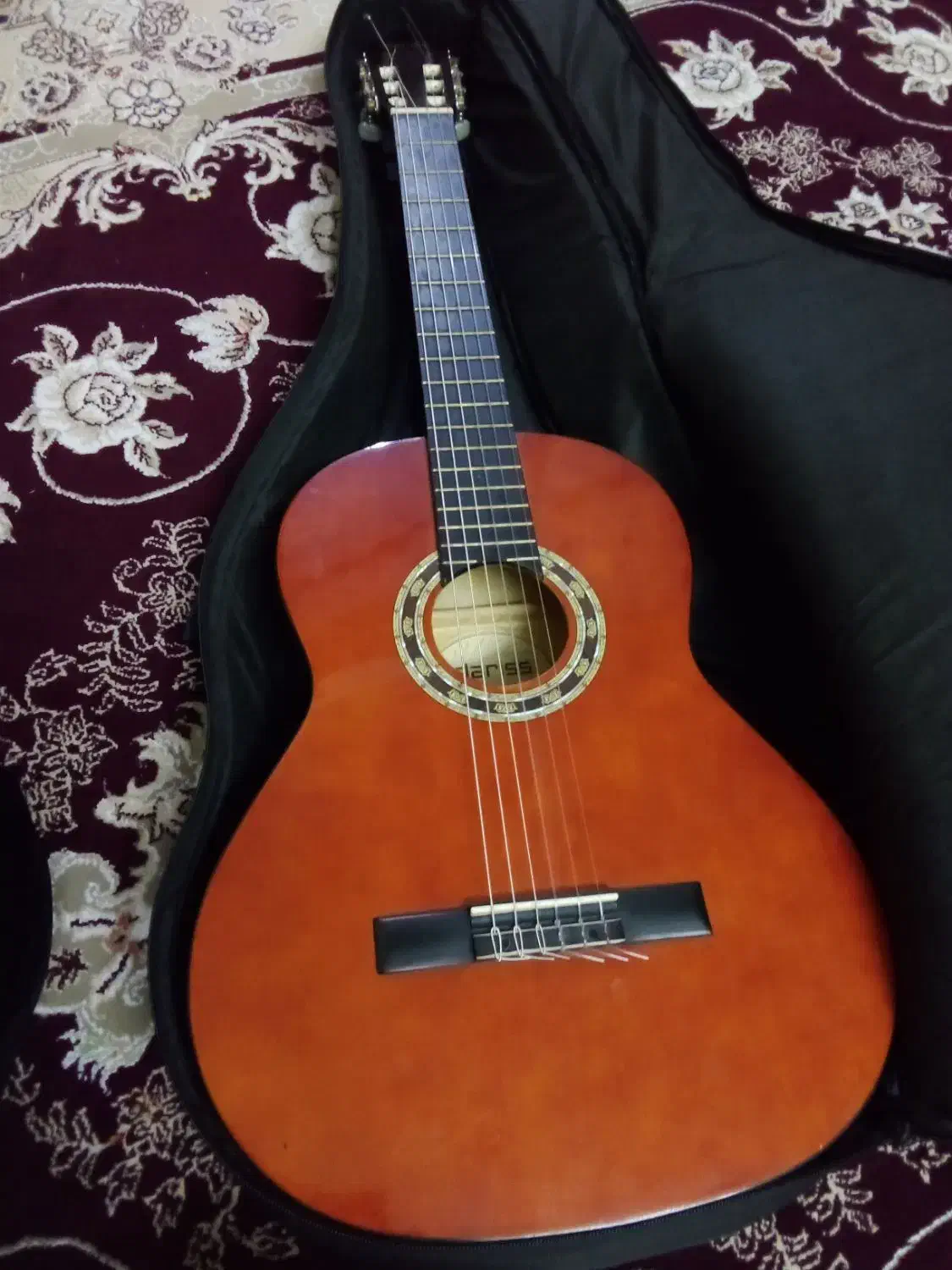 گیتار عروسک.۷میلون خریدارتخفیف میدم|گیتار، بیس، امپلیفایر|اشتهارد, |دیوار