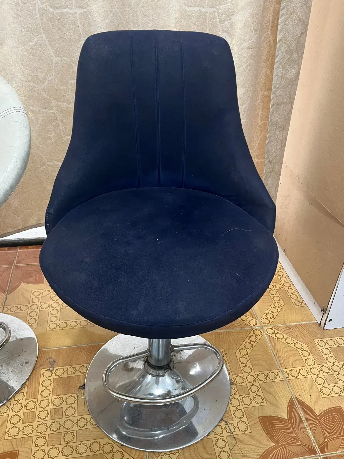 صندلی چرخشی|صندلی و نیمکت|رشت, شهریاران|دیوار