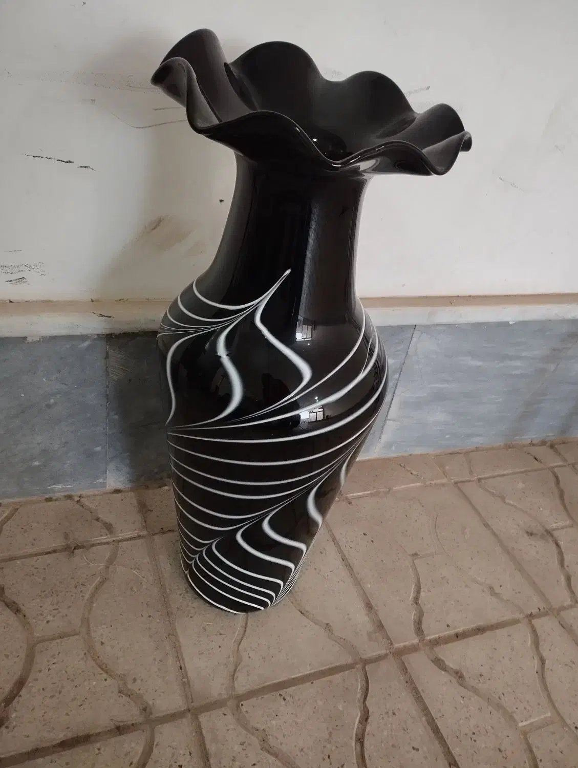 گلدان نو و بزرگ ،کنار سالنی|صنایع دستی و سایر لوازم تزئینی|بیرجند, |دیوار