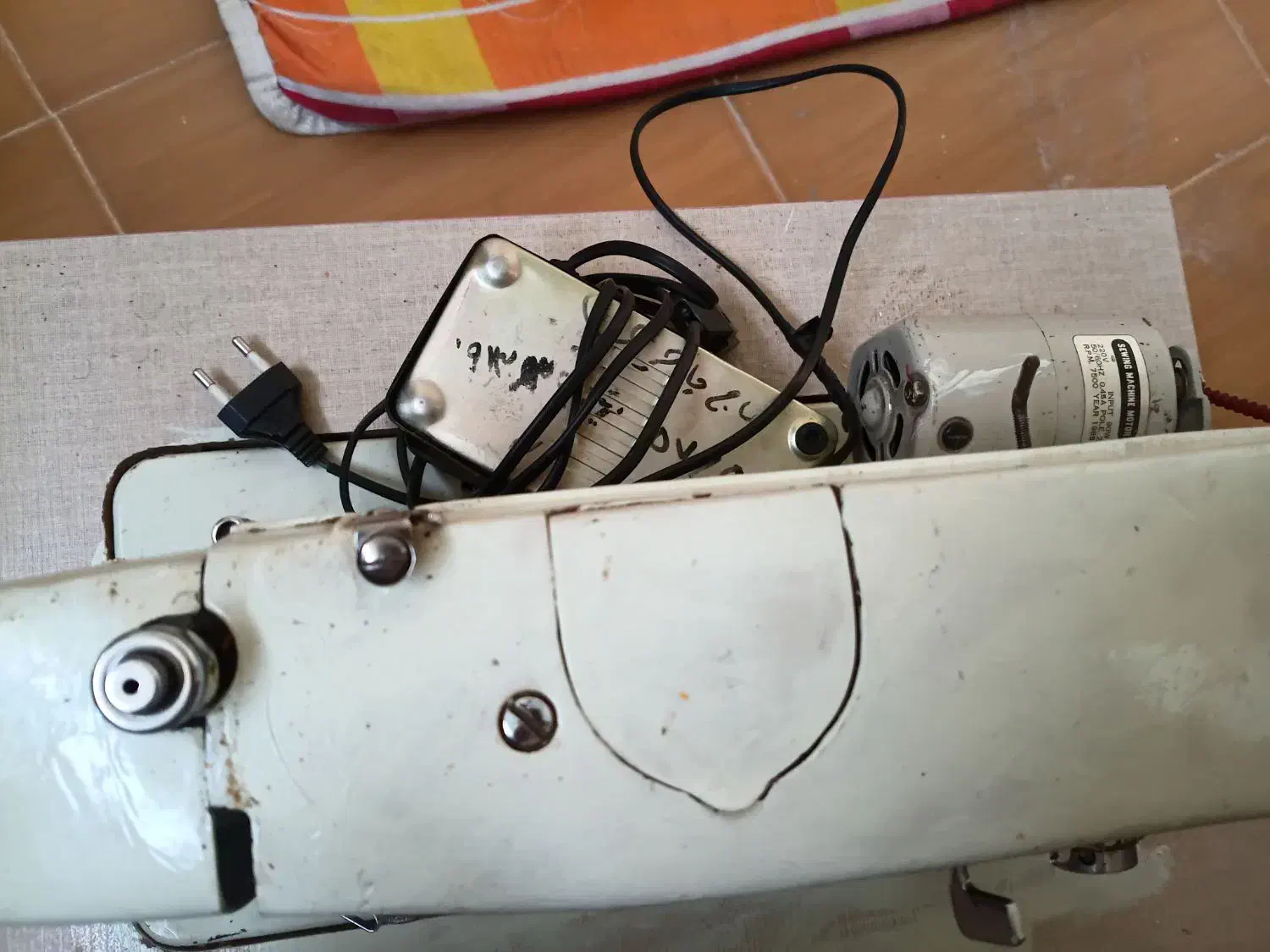 چرخ خیاطی|چرخ خیاطی و ریسندگی|شاهینشهر, گرگاب|دیوار