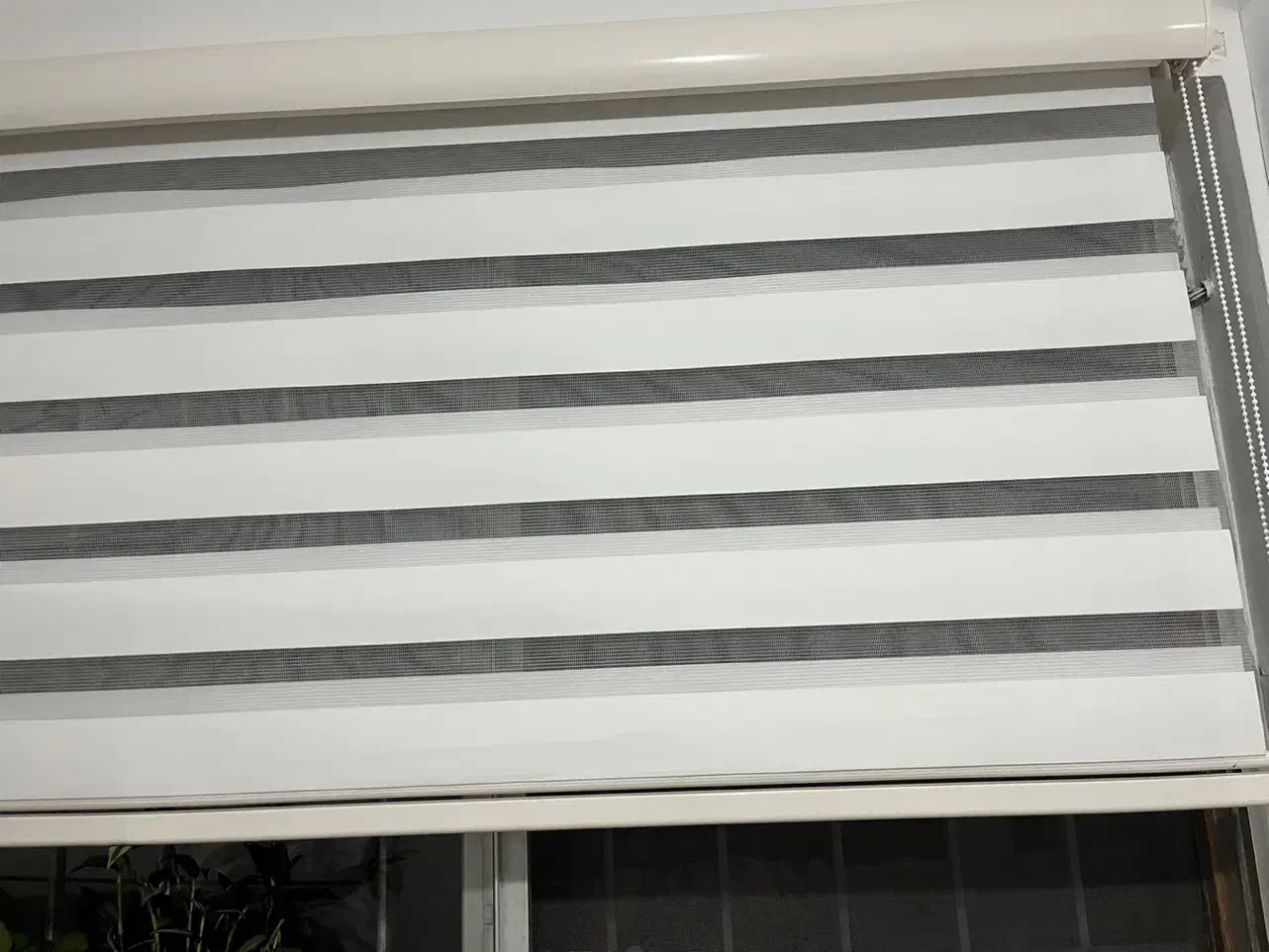 پرده زبرا سفید در حد نو و بسیار تمیز|پرده، رانر، رومیزی|تنکابن, |دیوار