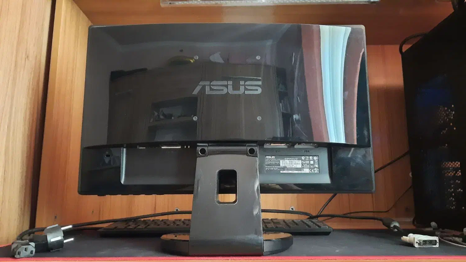 مانیتور ASUS VE208T سالم و بدون پیکسل سوختگی|قطعات و لوازم جانبی رایانه|یزد, |دیوار