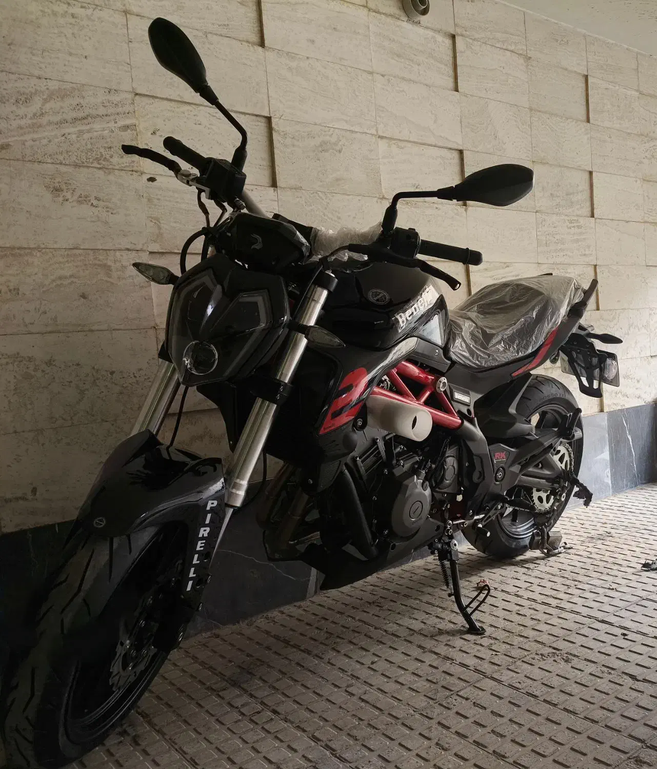 بنلی 300 دو سیلندر مشکی خشک 1403|موتورسیکلت|اصفهان, جوزدان الیادران|دیوار