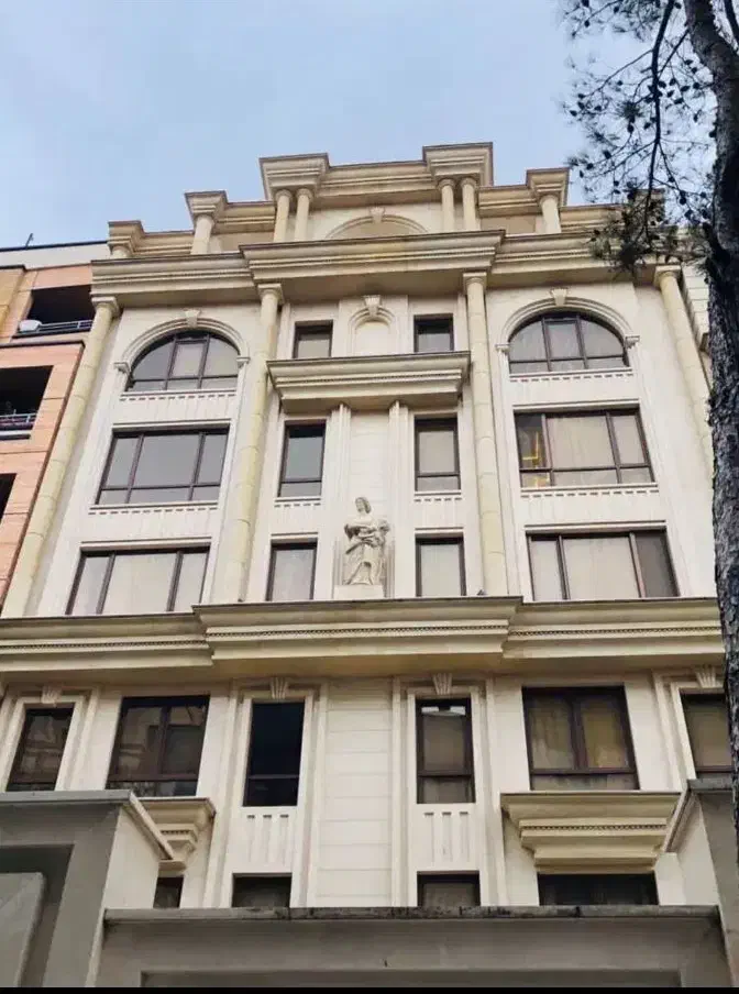 سعادت آباد / 162متر / نما رومی شیک / روف‌ گاردن