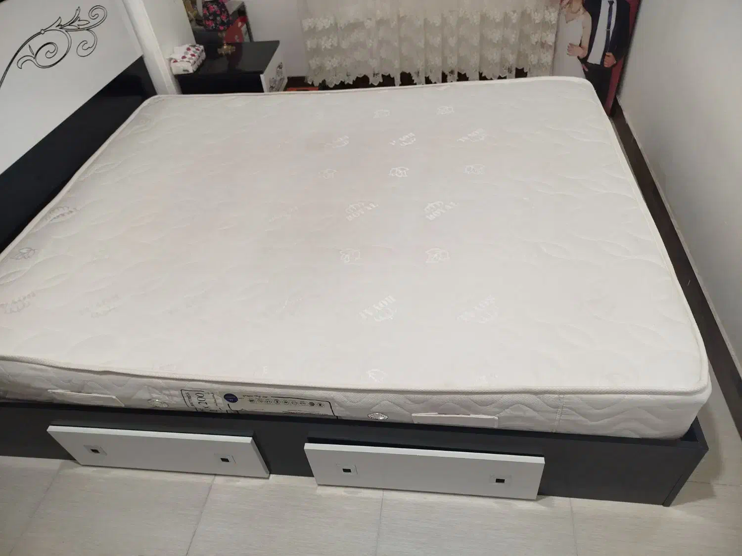 تشک|تشک تختخواب|آشخانه, |دیوار