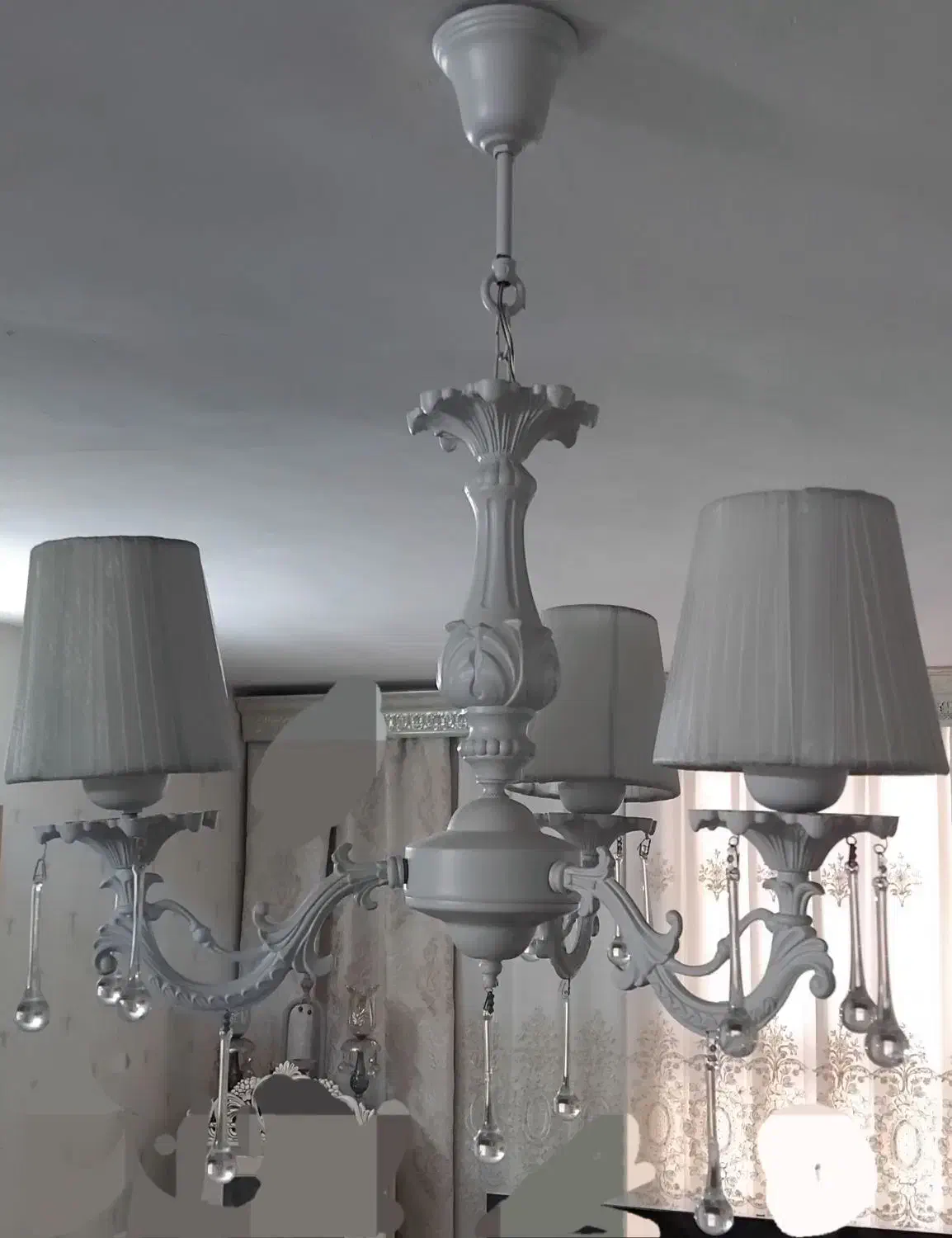 لوستر سفید با لامپ بسیار تمیز سفید|لوستر و چراغ آویز|سمنان, |دیوار