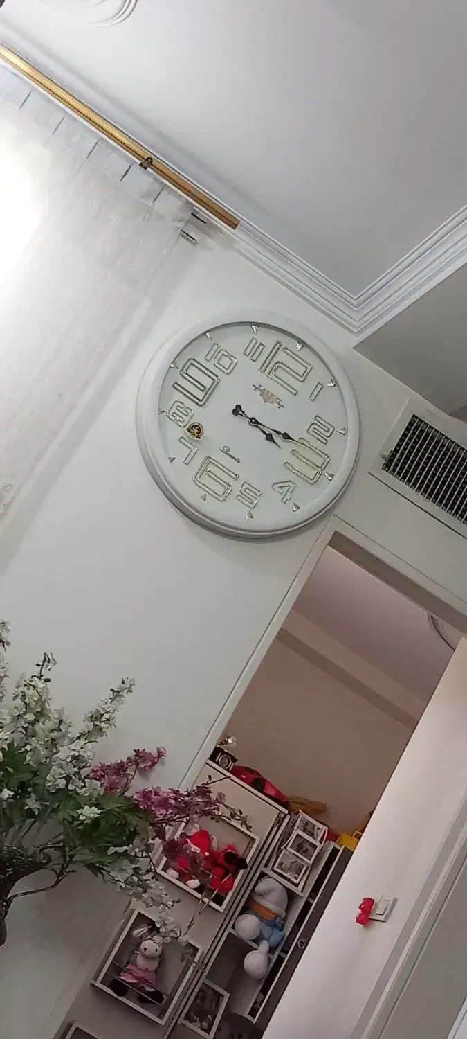 ساعت دیواری سالم و بزرگ|ساعت دیواری و تزئینی|تهران, کیانشهر|دیوار