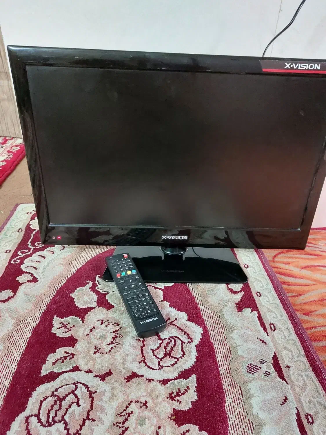 با سلام مانیتور یا تلویزیون|تلویزیون و پروژکتور|قم, شاه سید علی|دیوار