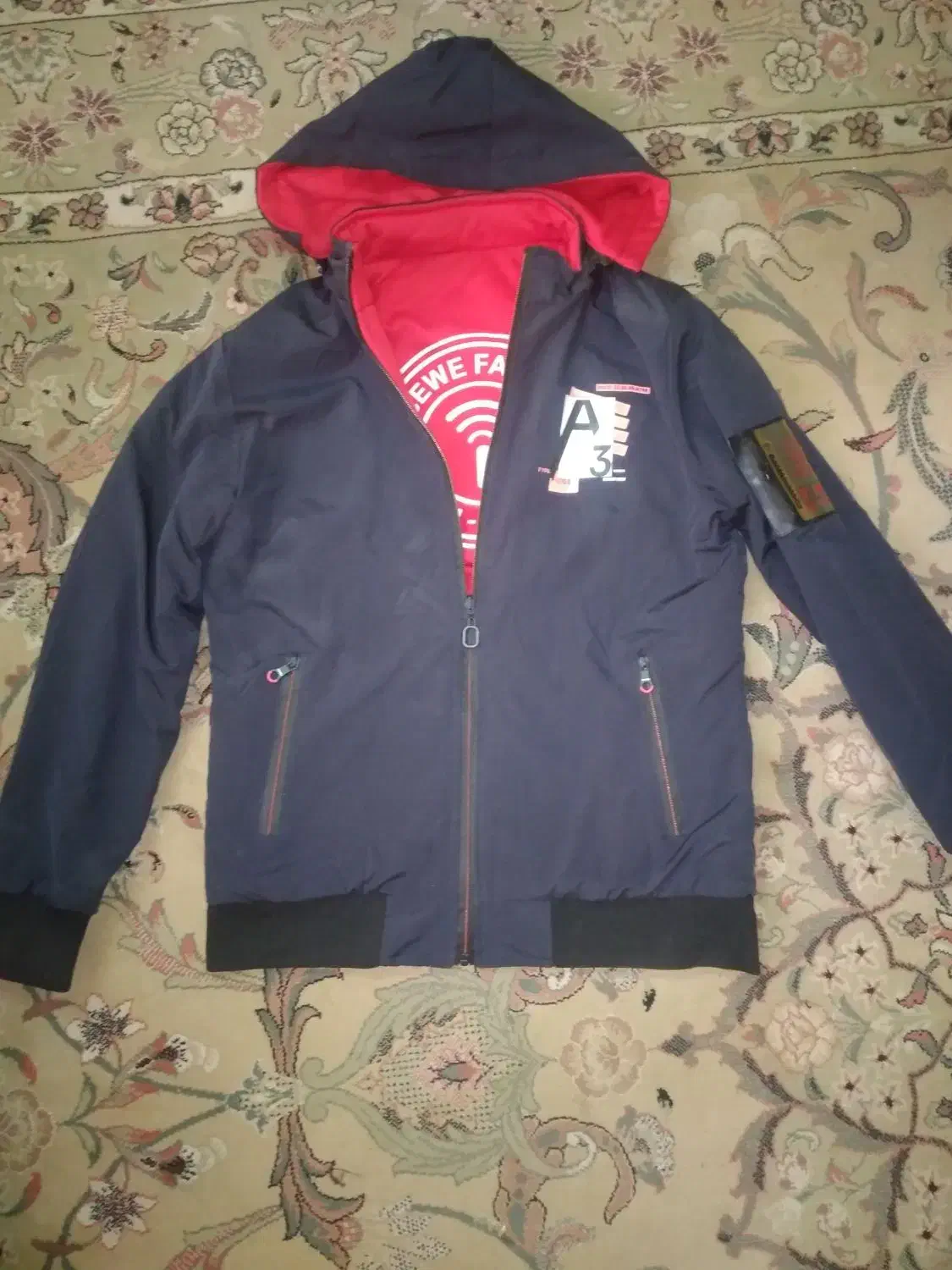 کاپشن تُرک|لباس|مشهد, عامل|دیوار