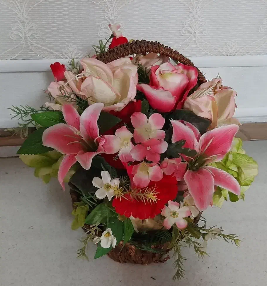 سبد گل خارجی زیبا|گل مصنوعی|اراک, |دیوار