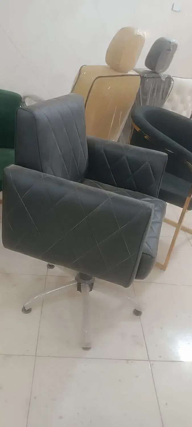 تجهیزات آرایشگاهی به قیمت فاکتور|آرایشگاه و سالن‌های زیبایی|قم, انسجام|دیوار